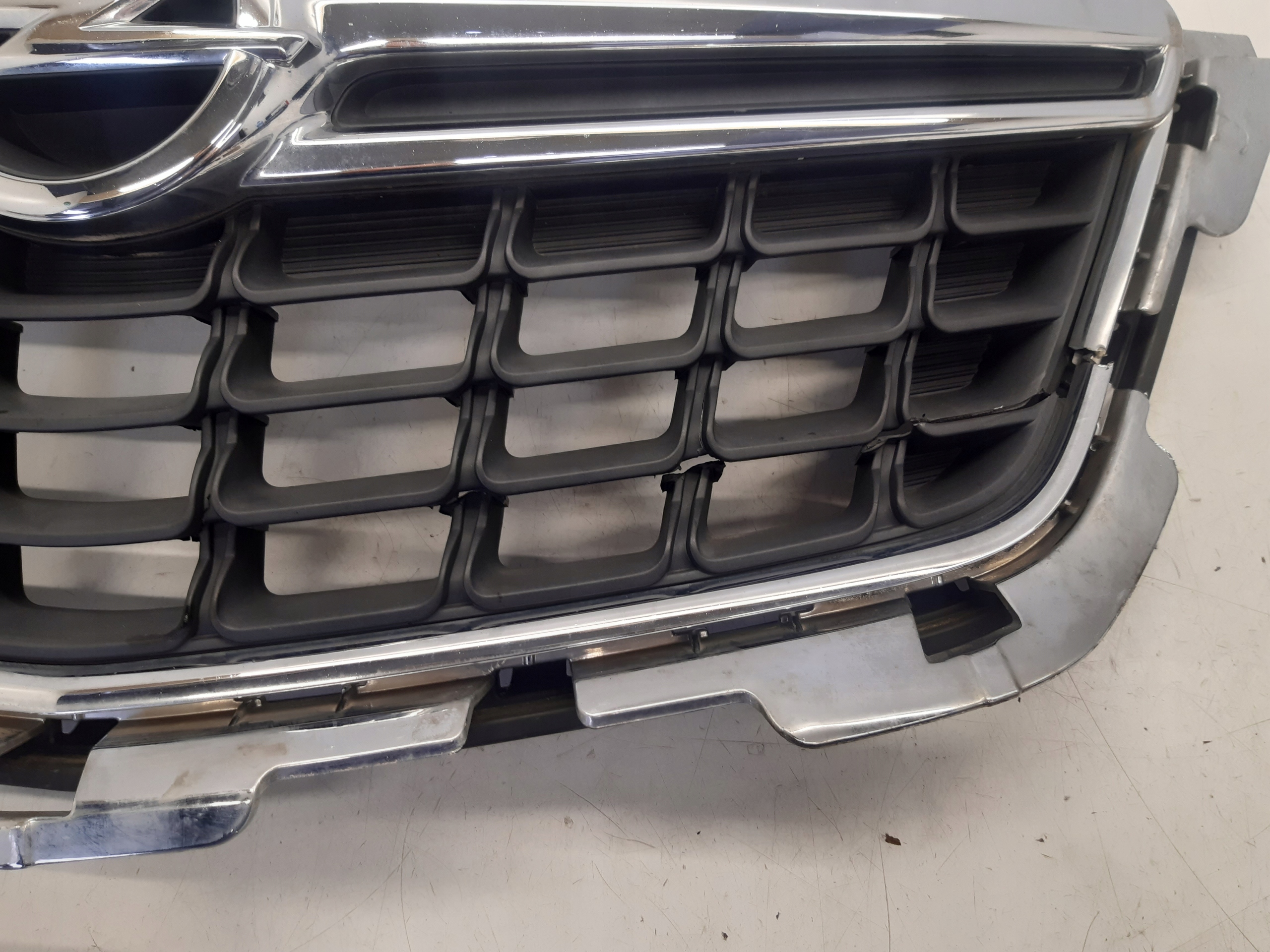 Grill Grill 95391779 Opel Mokka A 1,6 CDTI