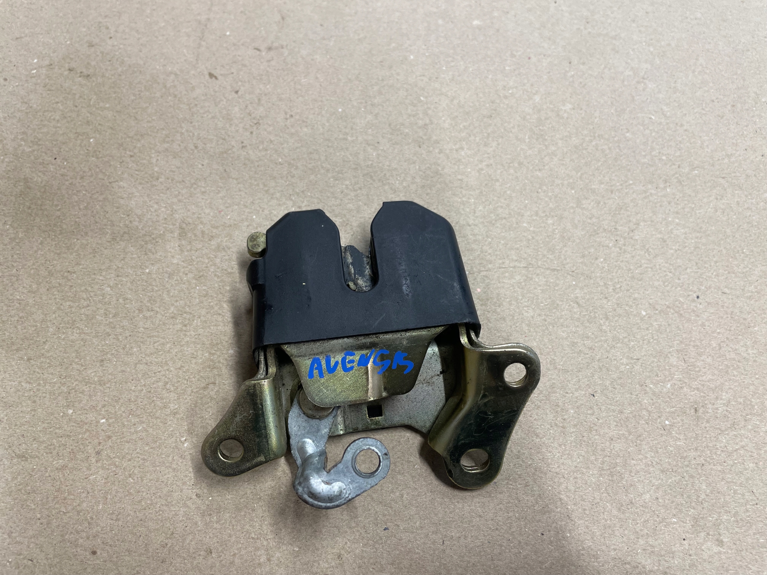 TOYOTA AVENSIS T22 HB lock bonnet boot