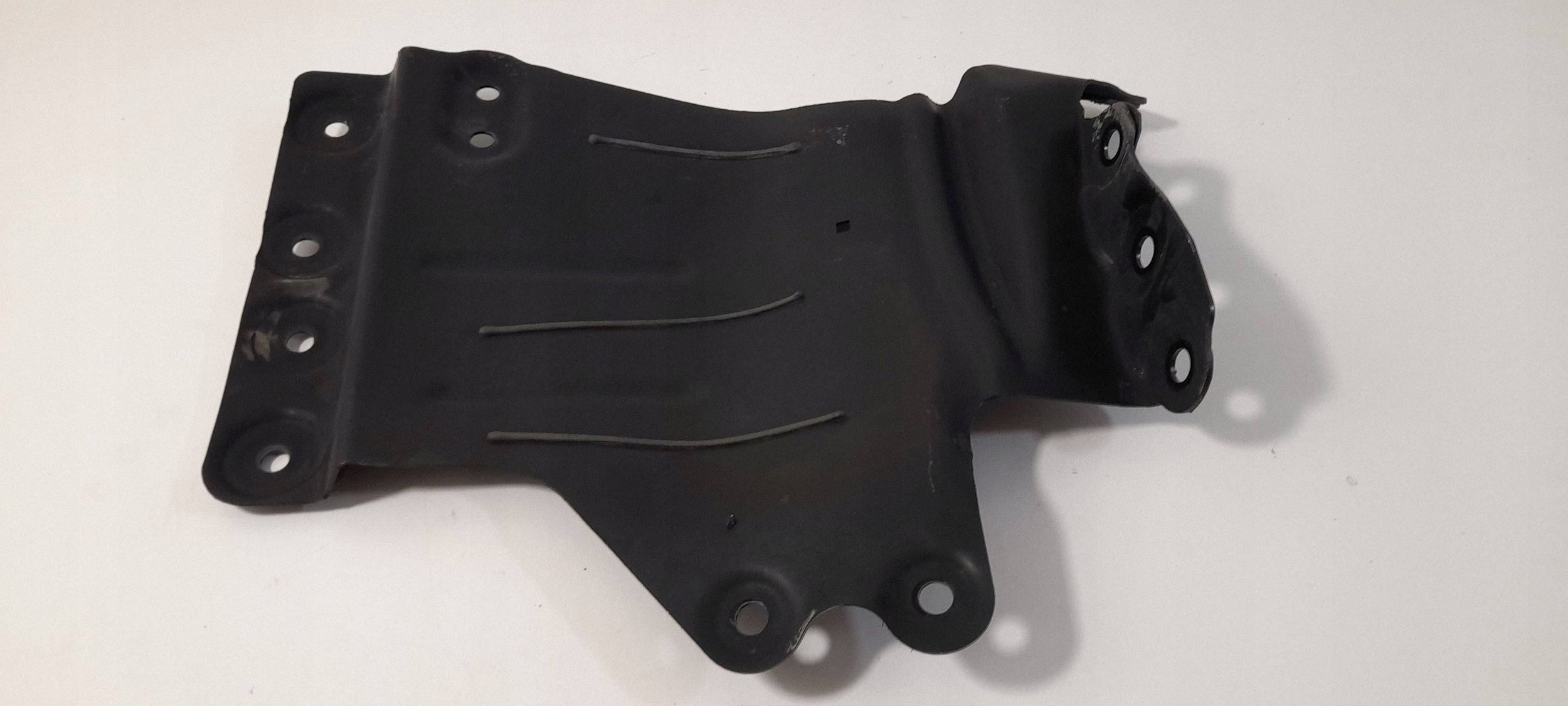 Porsche Cayenne 9Y0 9Y3 cover chassis left 4M0803597G (PR61)