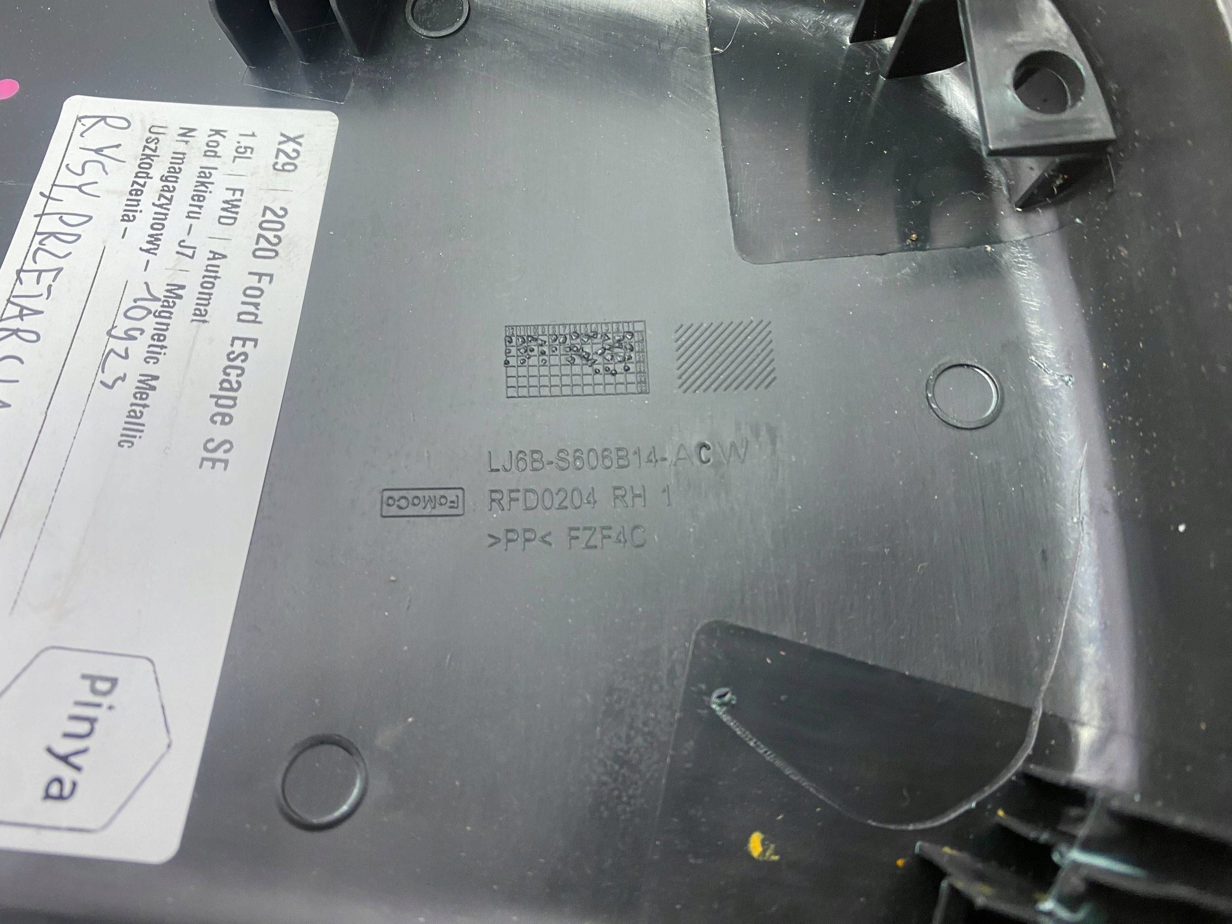 plastica boczny kanapy Ford Escape IV Kuga MK3 2020+