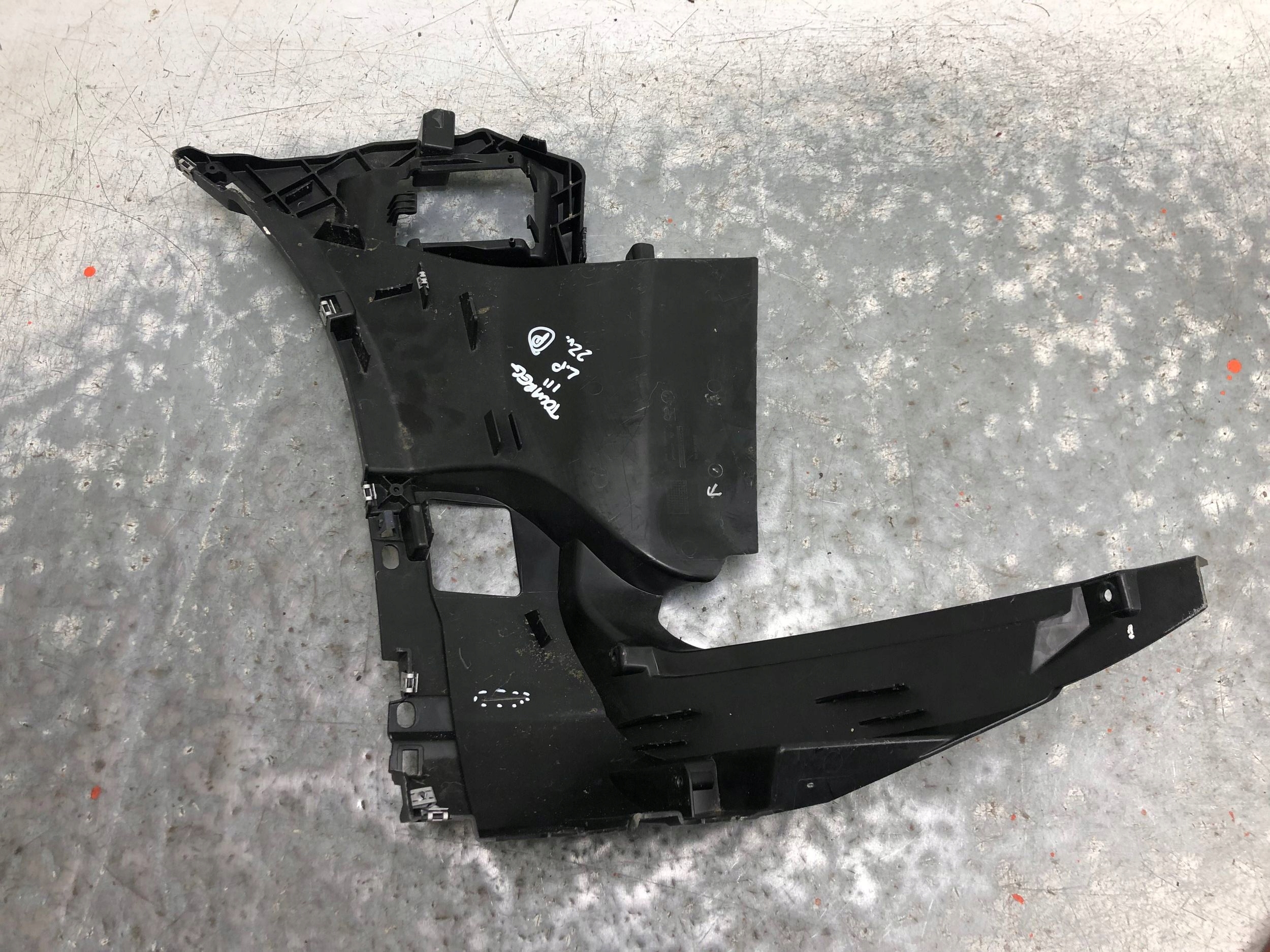 bumper bracket left front VW TOUAREG III 760807883C