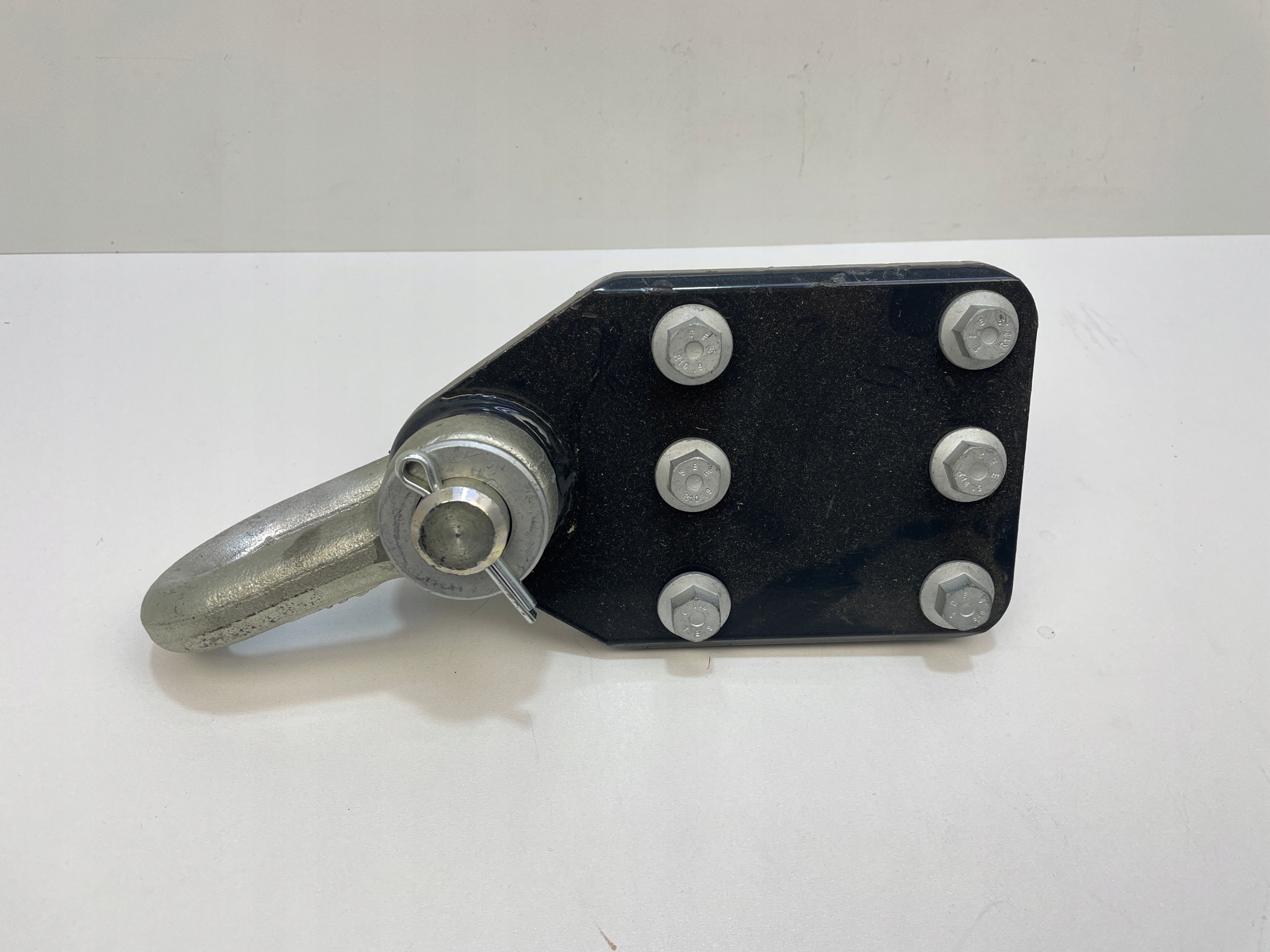 bracket hook UCHO towing HOL IVECO S16T