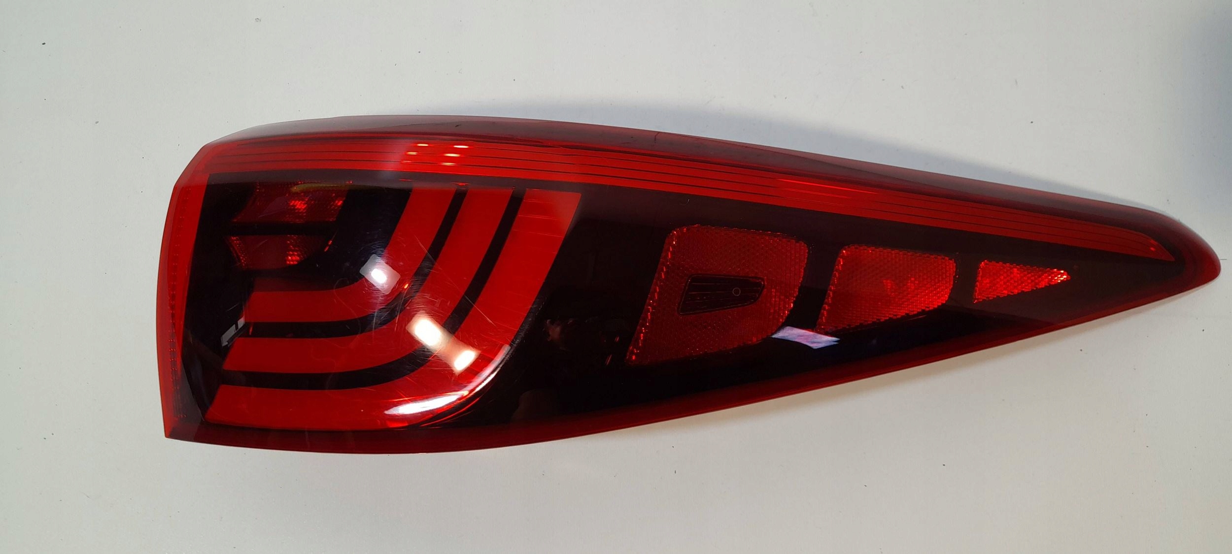 Kia Sportage QL GT 2015-2018 light rear right 92402F11 (R52)