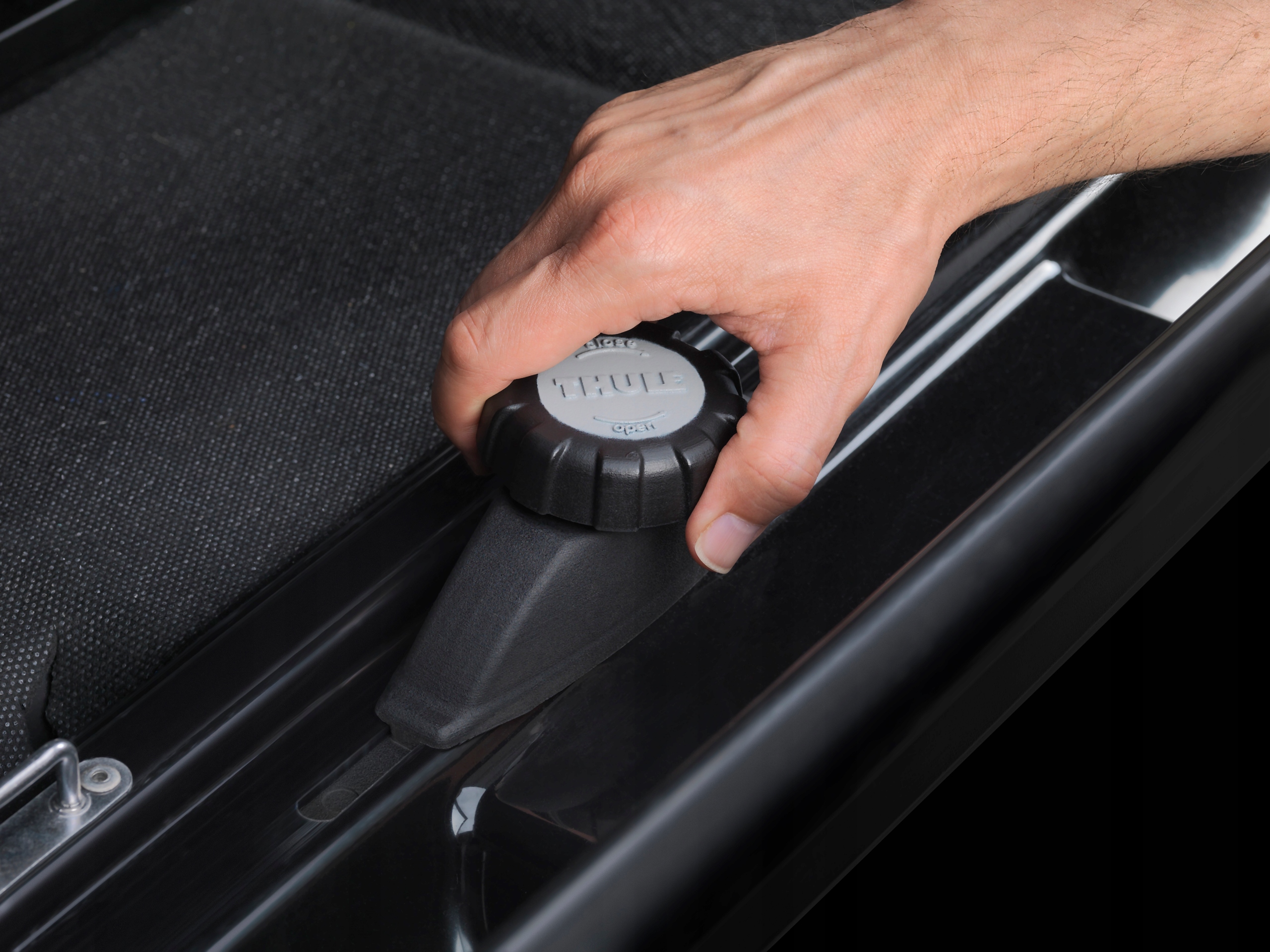 Багажник на крышу Box THULE Motion SPORT Silver mat