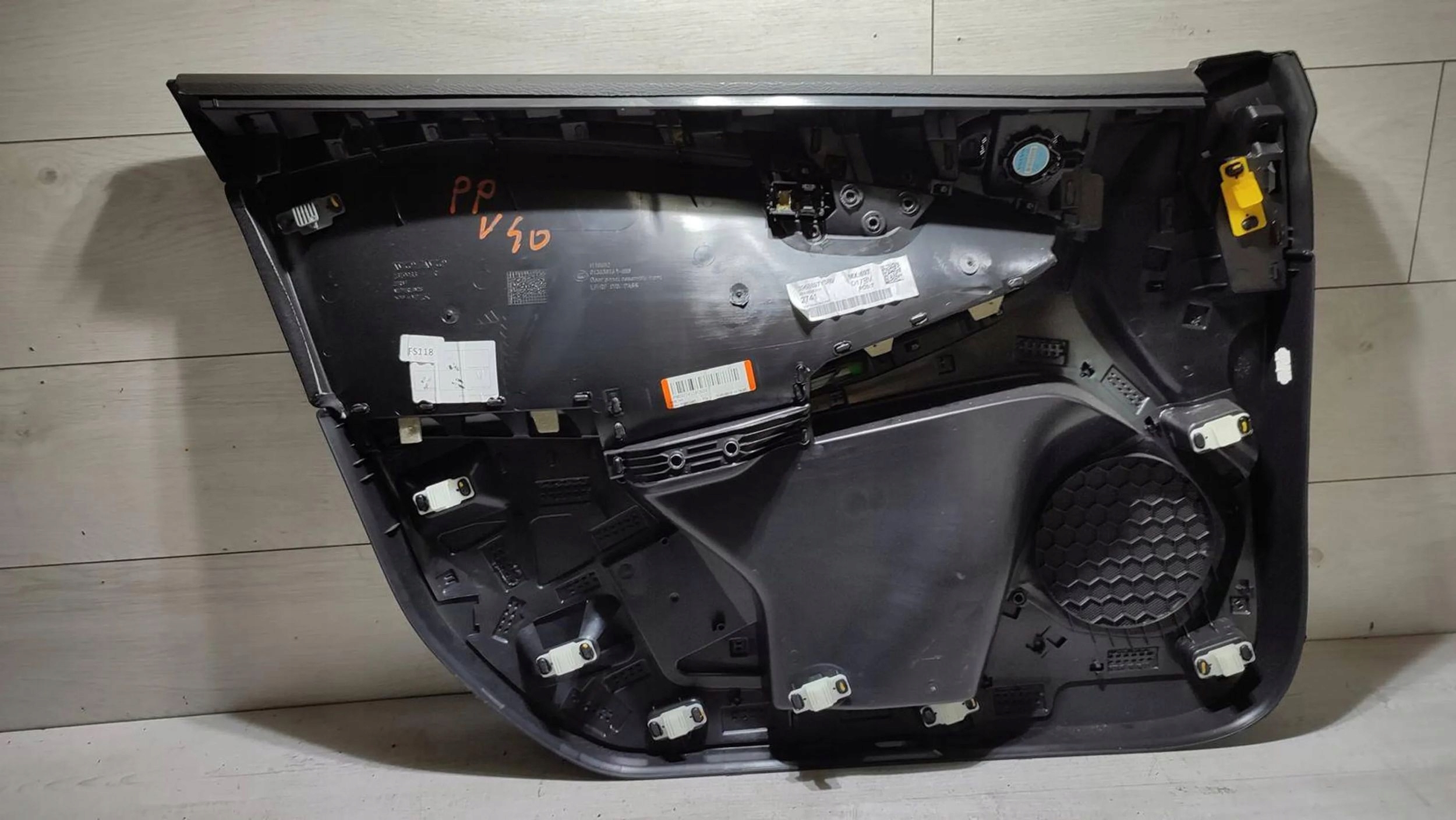 Volvo V40 2018 front side right side door