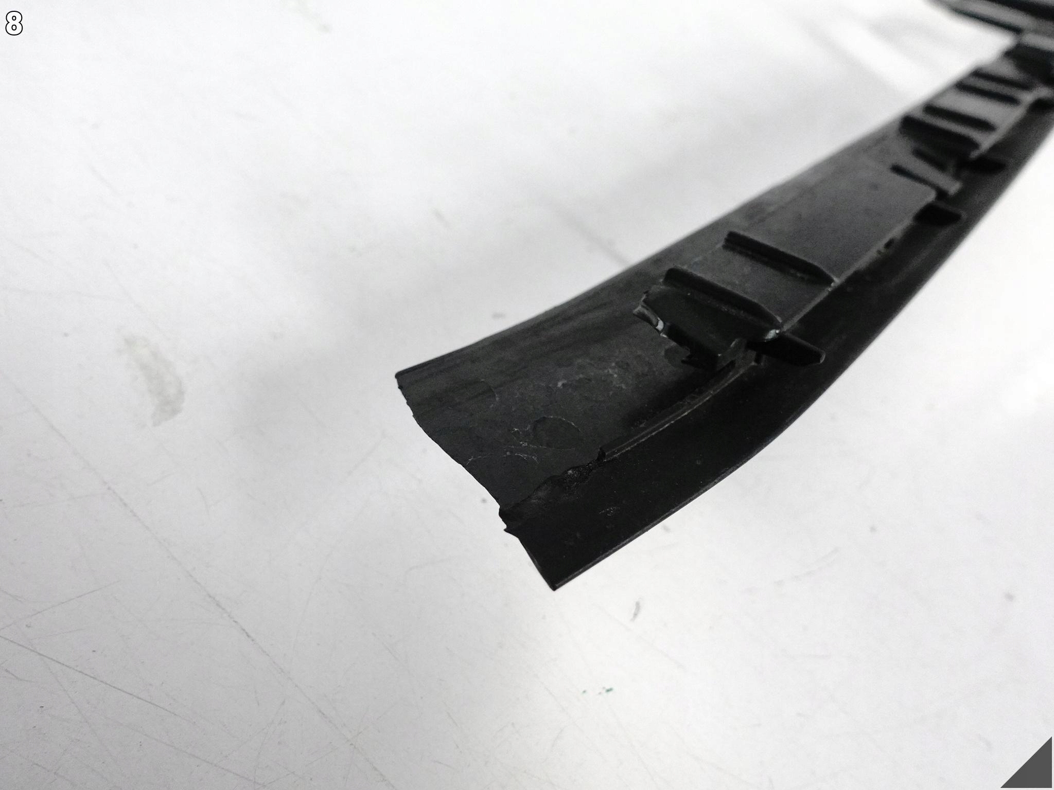 LAMBORGHINI URUS S PERFORMANTE 4ML 18- intake grid pillar support front