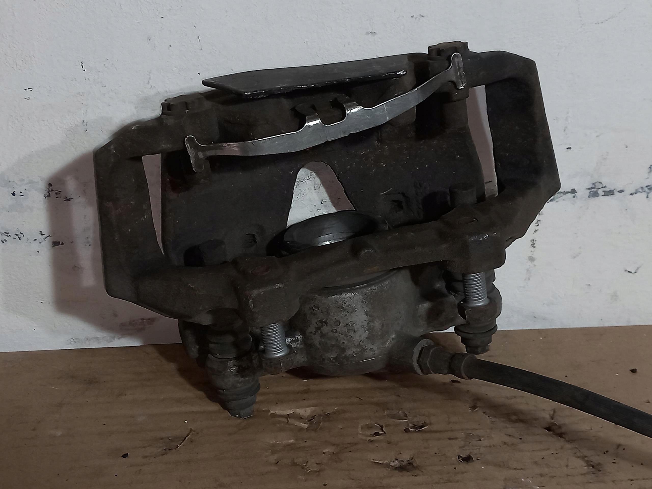 caliper brake left front MERCEDES E-KLASA W212 09-16