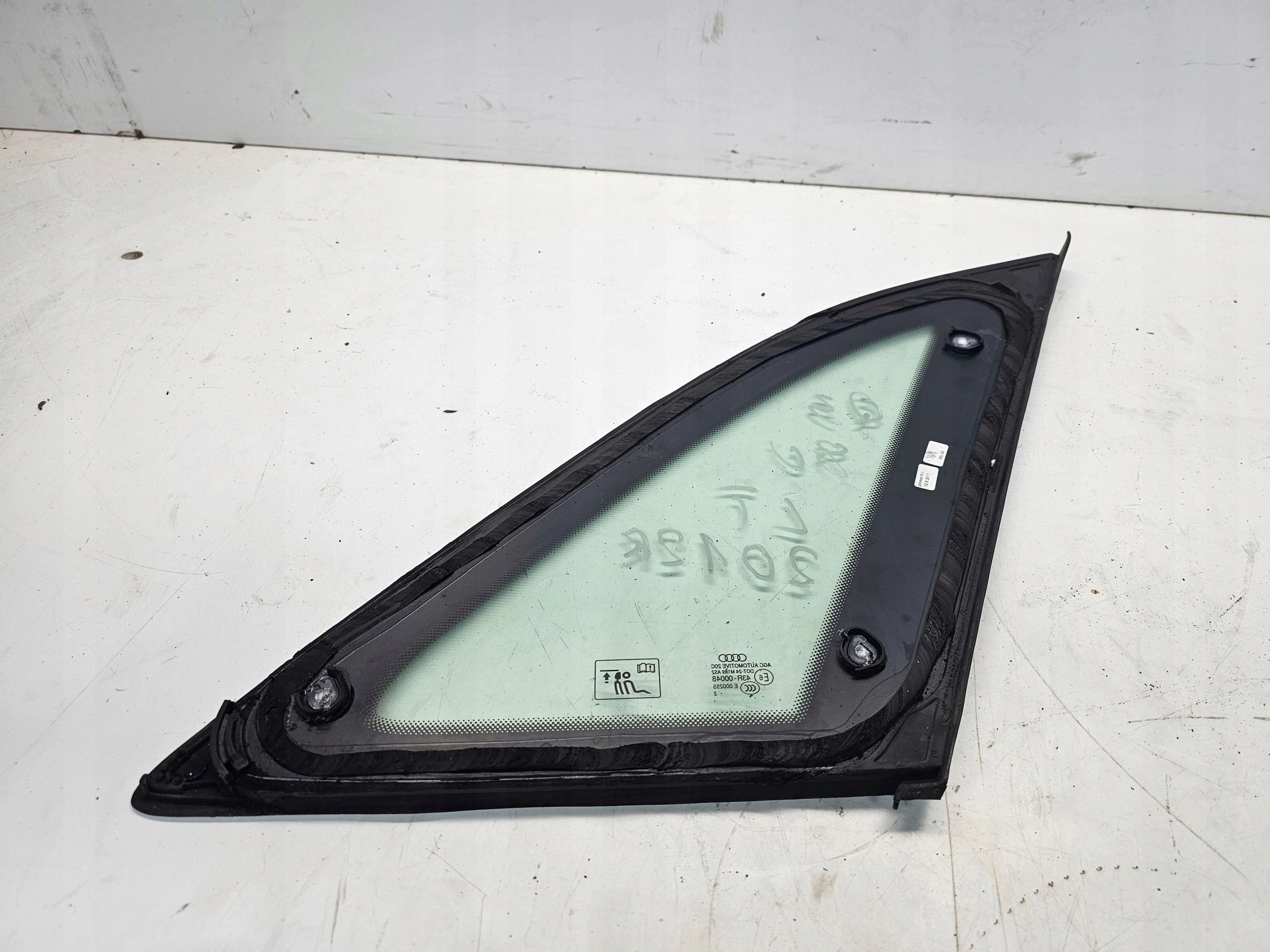 window bodywork left rear part AUDI Q3 8U 2012R