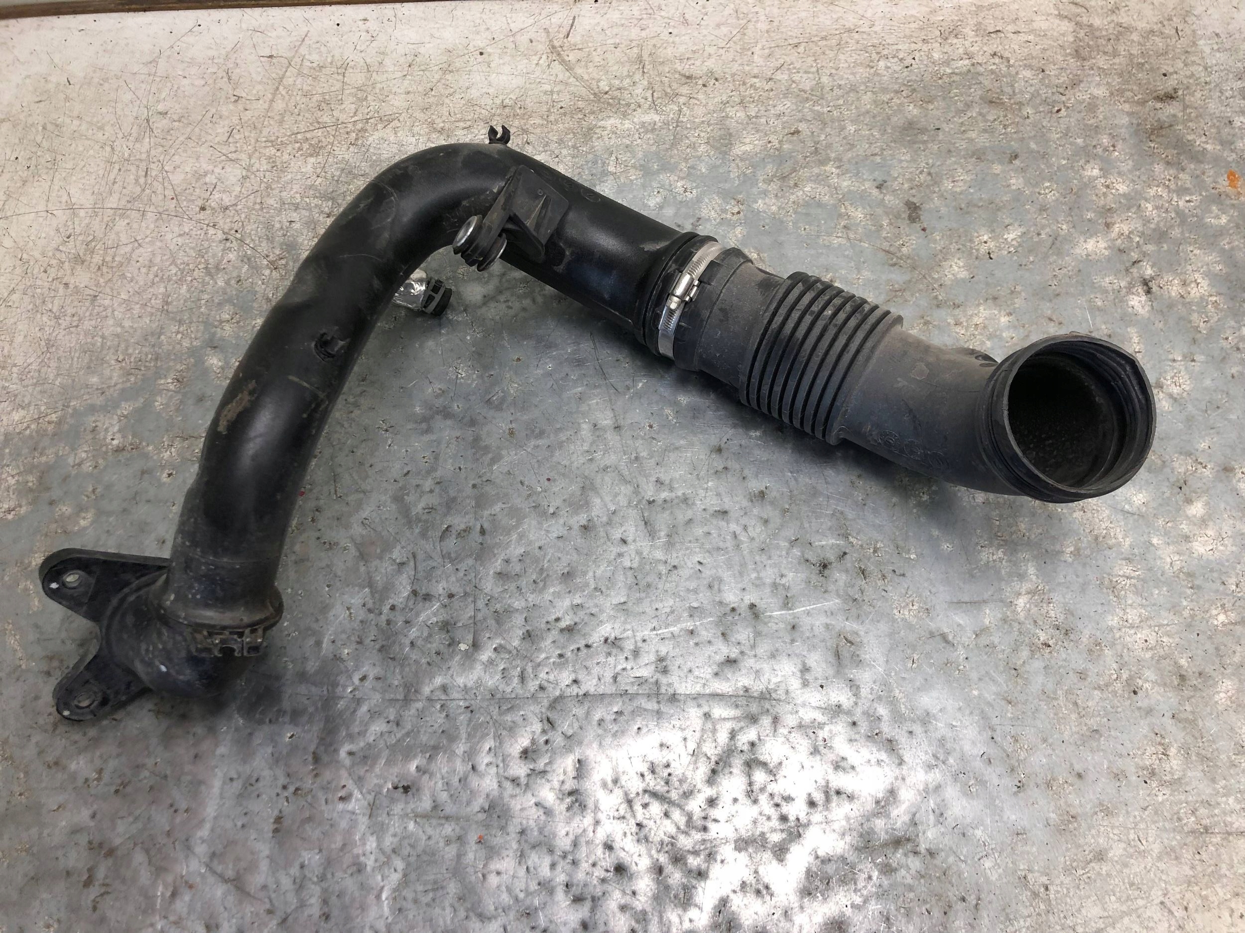 Schlauch intercooler RENAULT MASTER III 165761592R