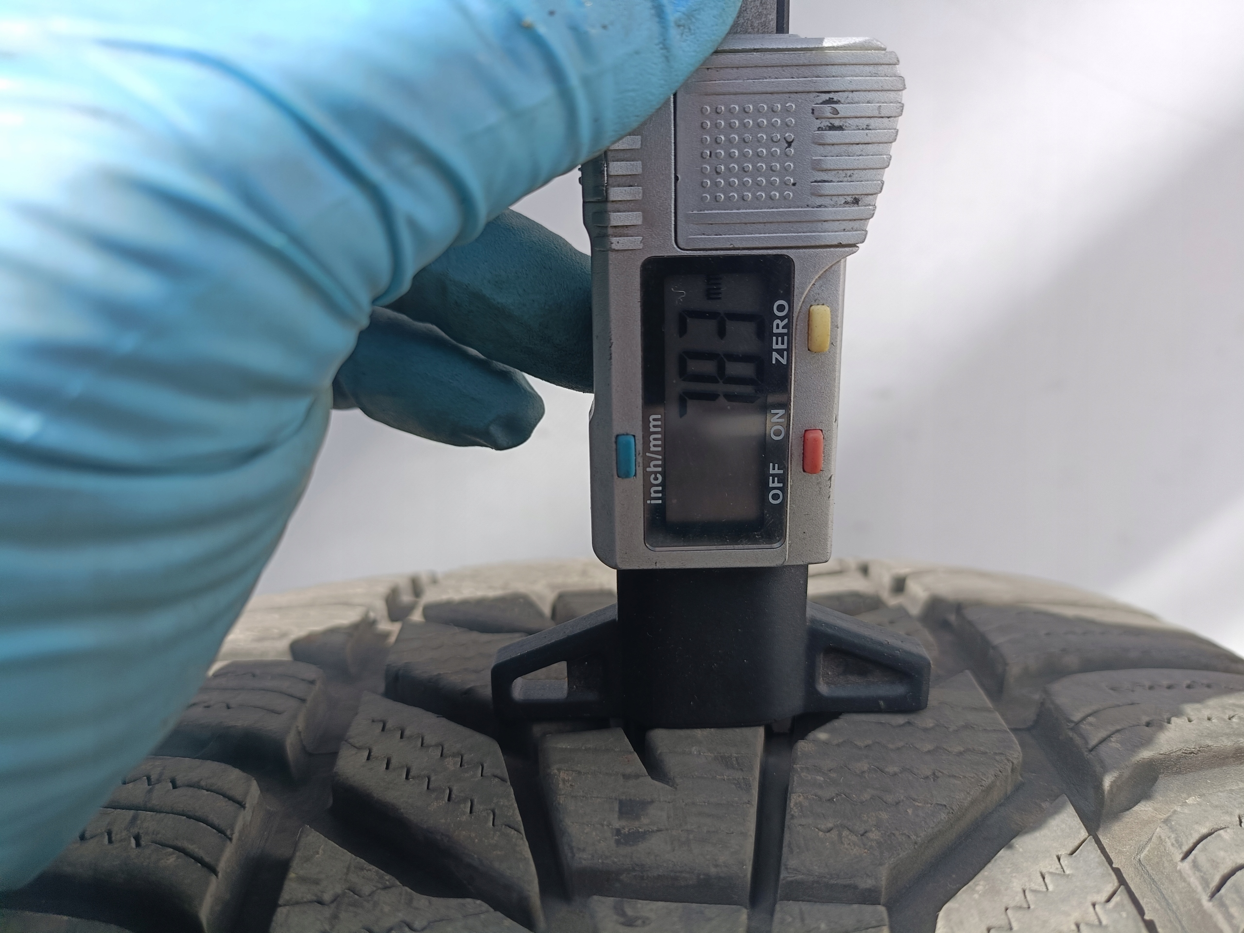 HANKOOK WINTER ICEPT EV0 3235/35 R19 7.83MM 2021R Sezon zimowe