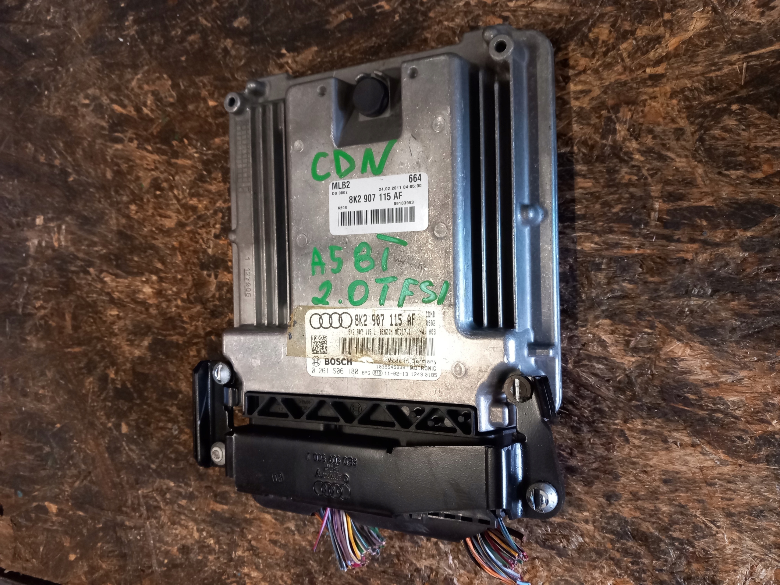 AUDI A4 B8 A5 8T computer control unit of the engine 8K2907115AF