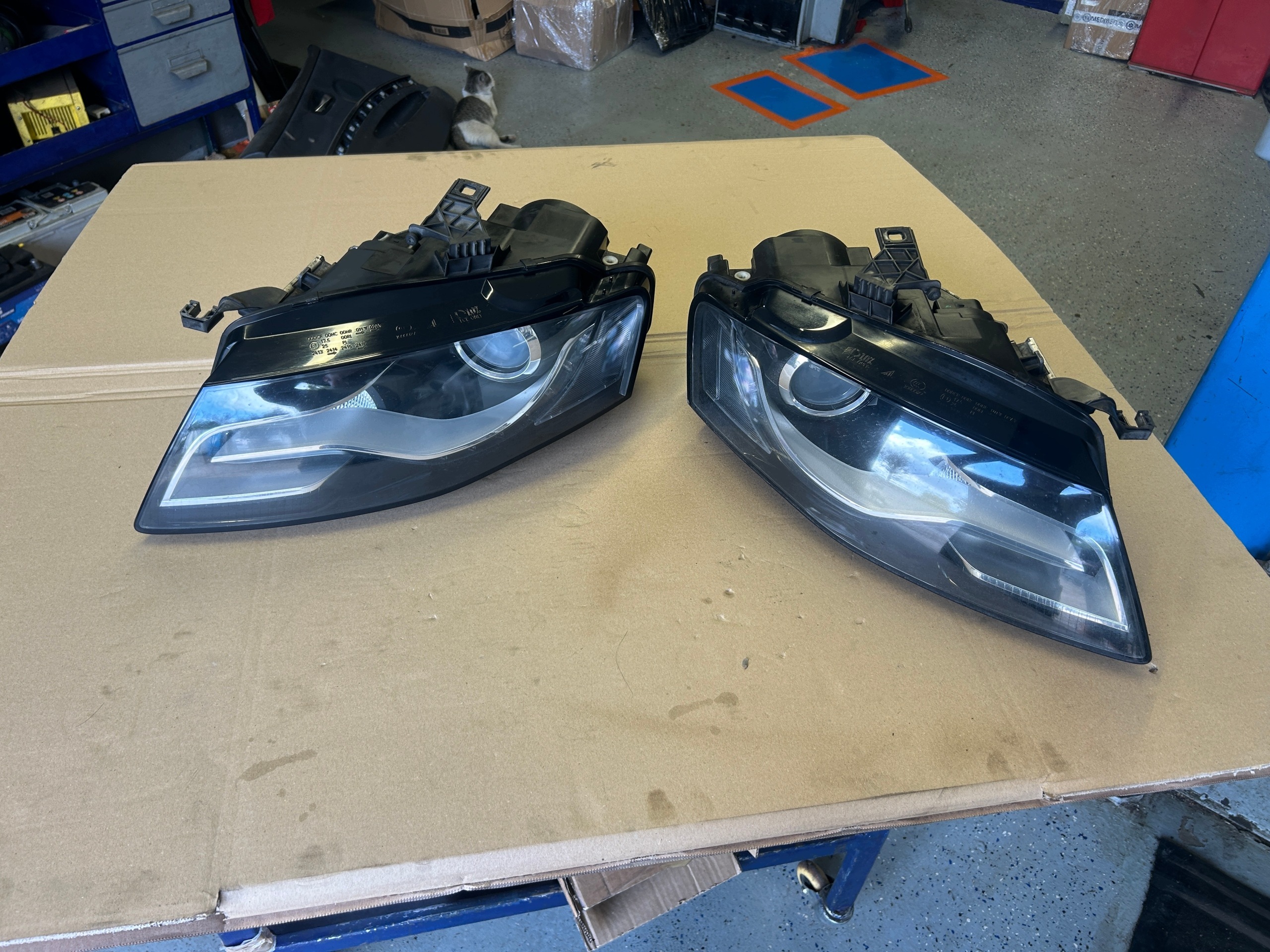 AUDI A4 B8 lights front XENON KOMPLET EUROPA