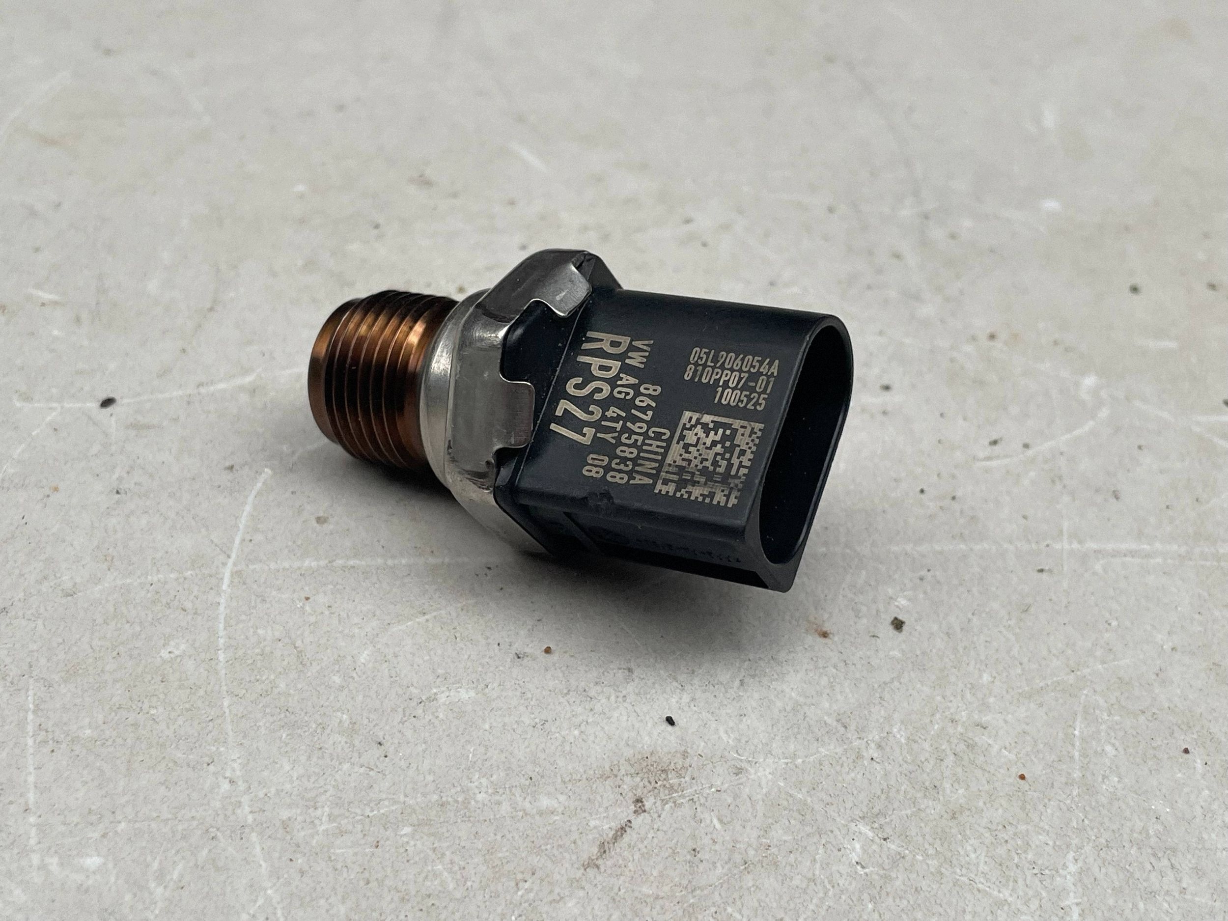 capteur pression carburant SKODA SUPERB B8 (3V) 05L906054A @M