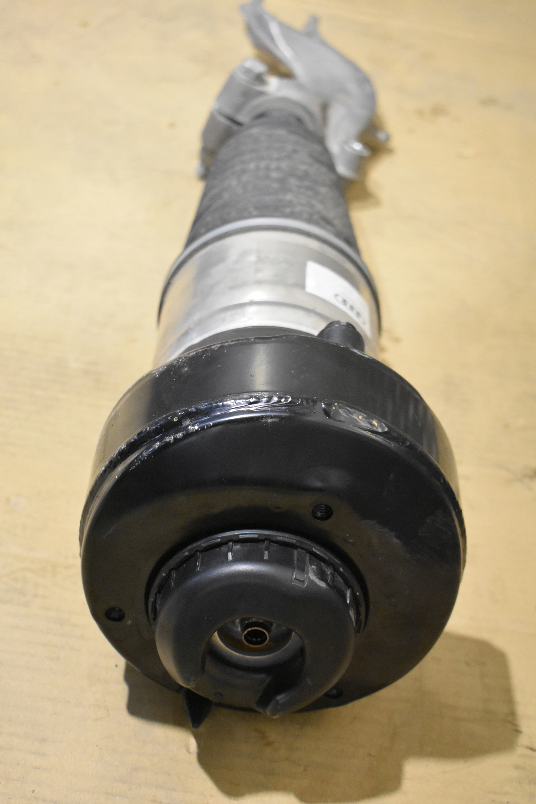 IDEALNY shock absorber front left AUDI A8 D5 1 9