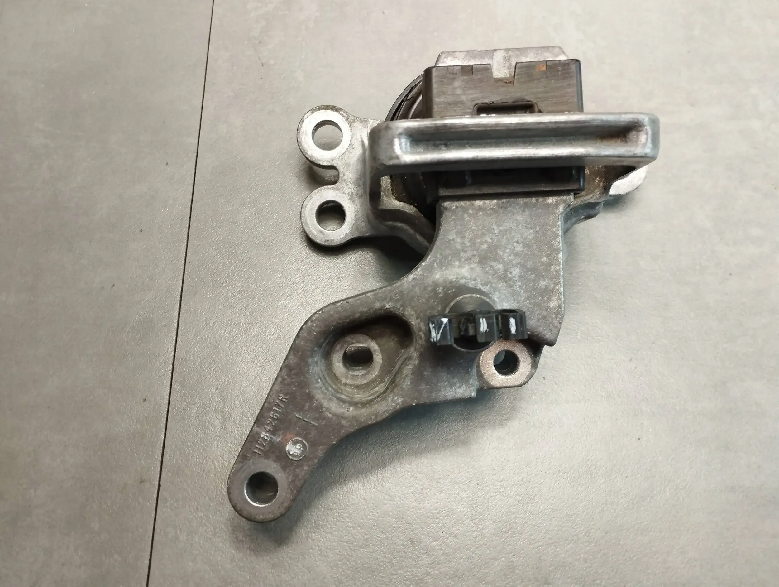 Renault Scenic IV 1.6 DCI engine mount 112842617R