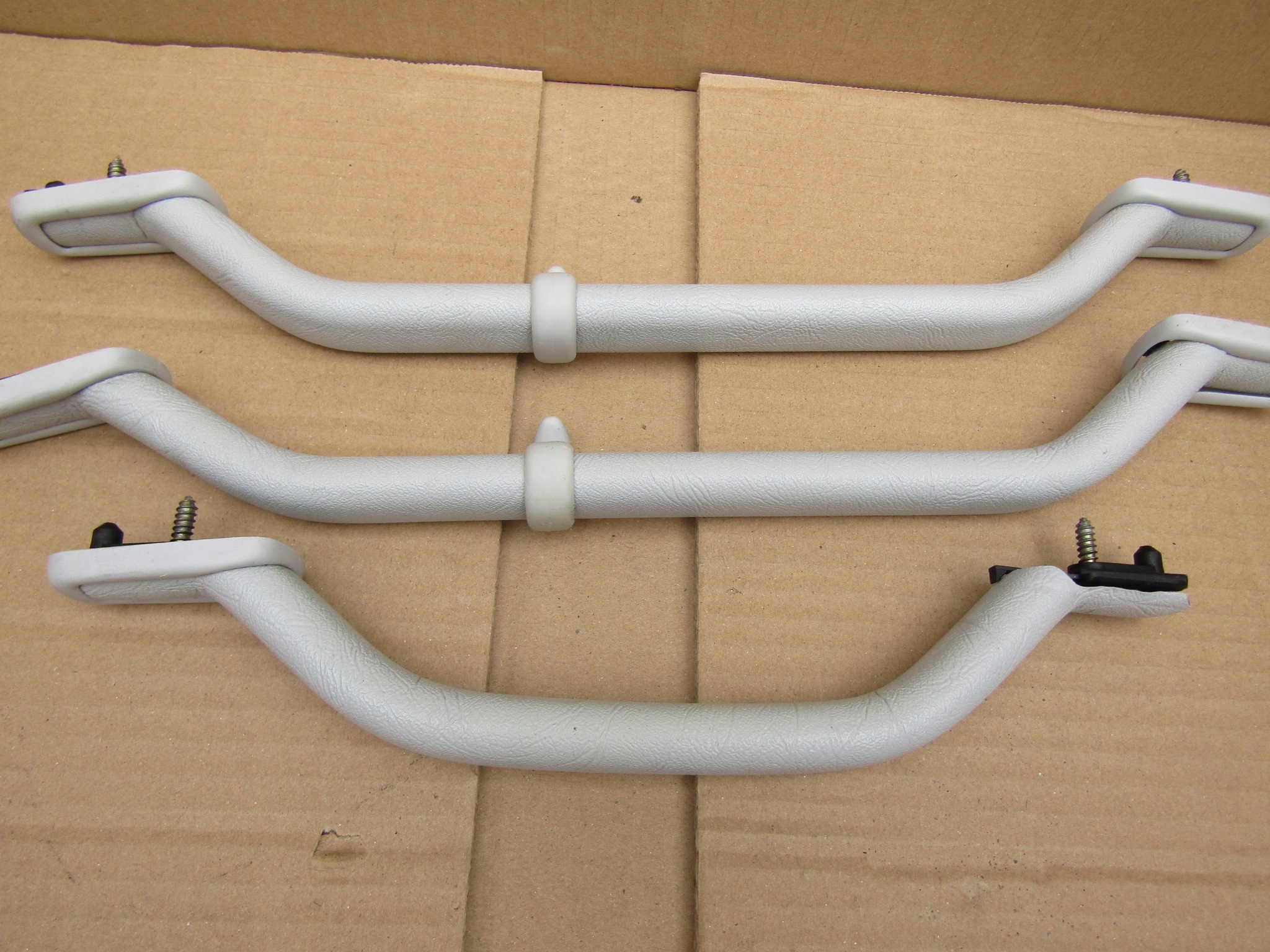 2 MERCEDES W124 RACZKA UCHWYT PODSUFITKI KPL 3szt Numer katalogowy części KOMPLET RĄCZEK PODSUFITKI MERCEDES W124/ 001270