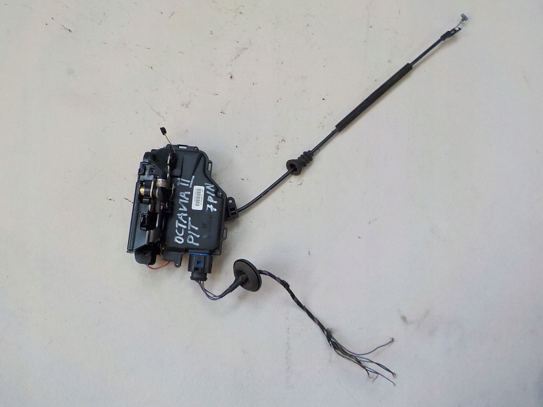 lock right rear part skoda octavia II 7L0839016