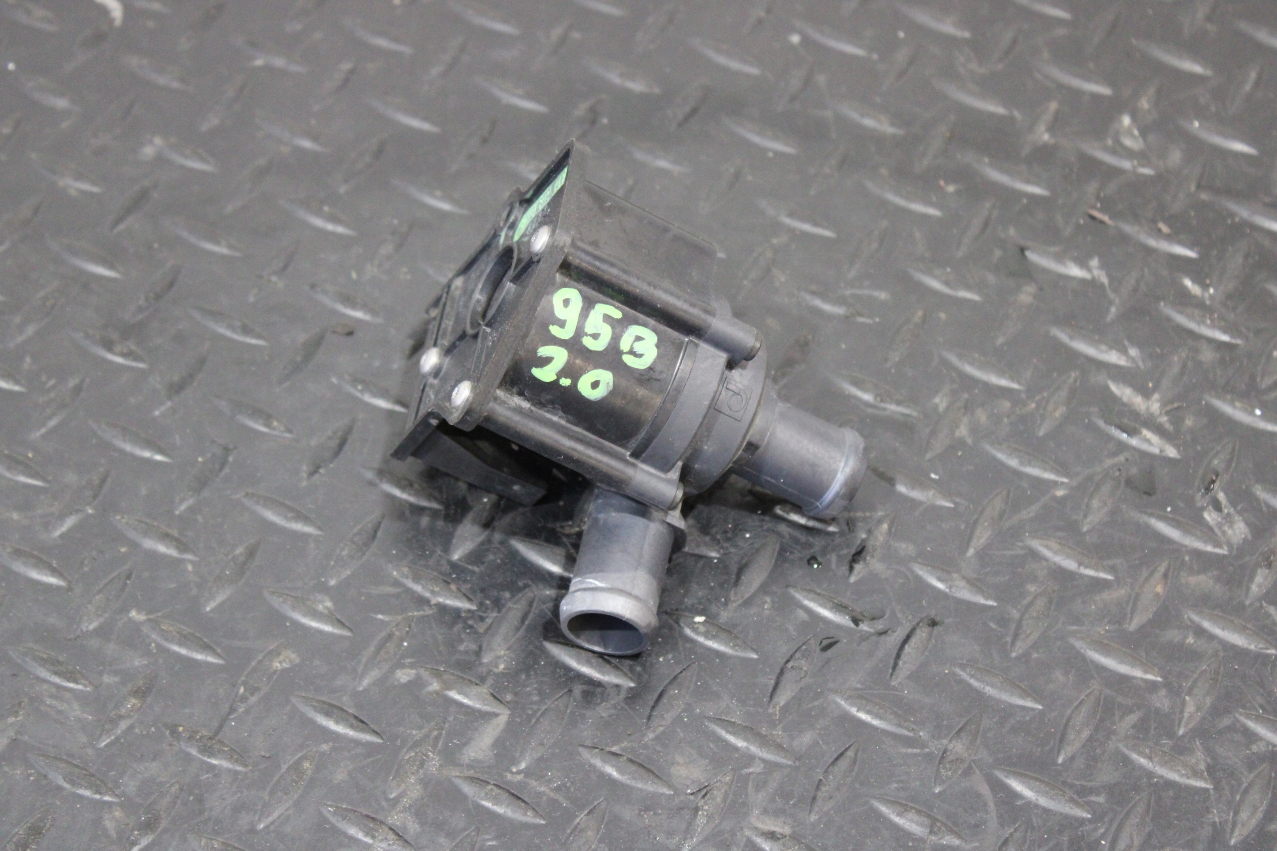 pumpa cirkulacije vode PORSCHE MACAN 95B 8K0819147A