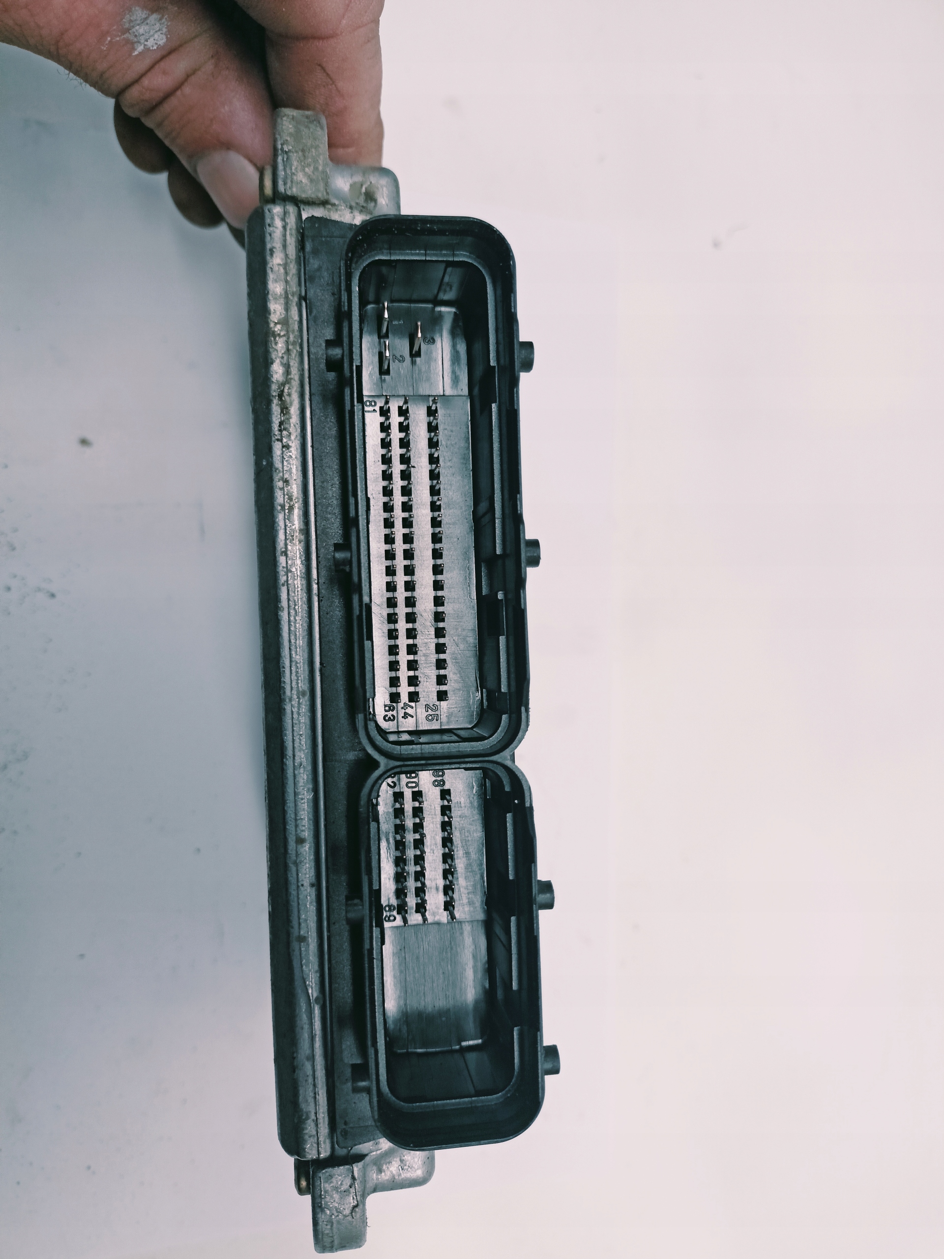 control unit of the engine Opel Zafira 0281010268