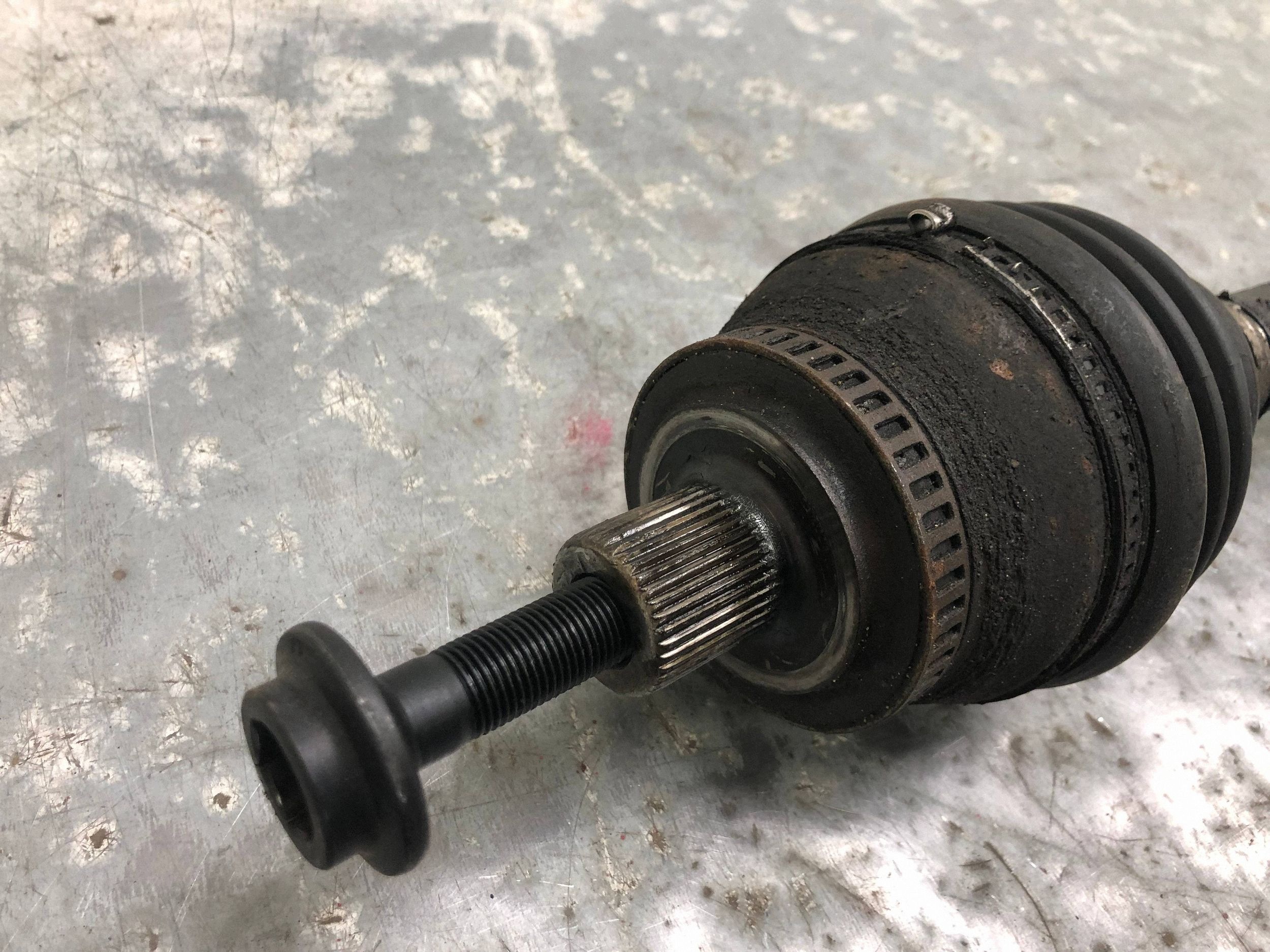 semi-axis left AUDI A4 B7 8E0407271AT