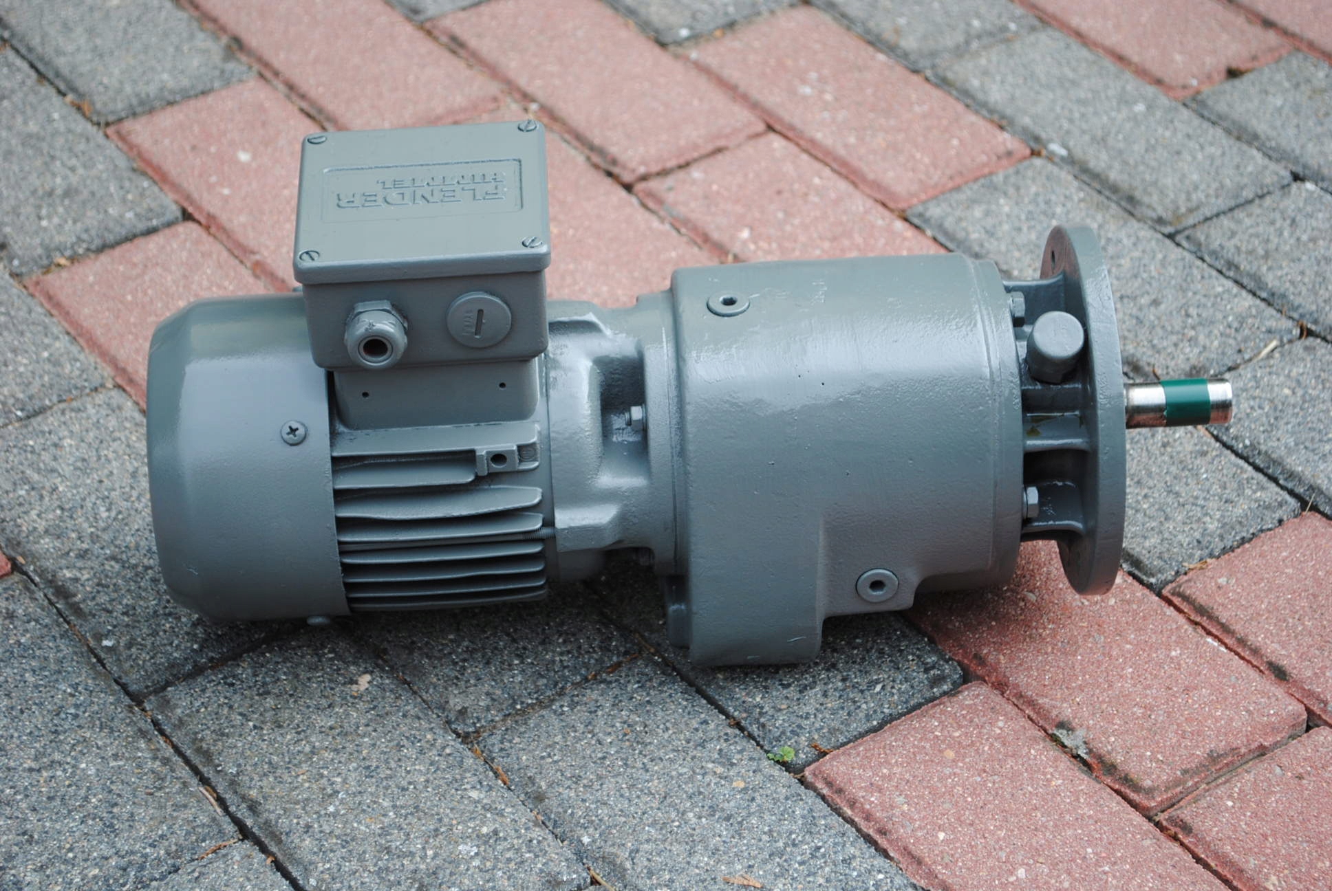 Motoreduktor kołnierzowy 0.3kw. 42obr/min. FLENDER Moc znamionowa 300 W