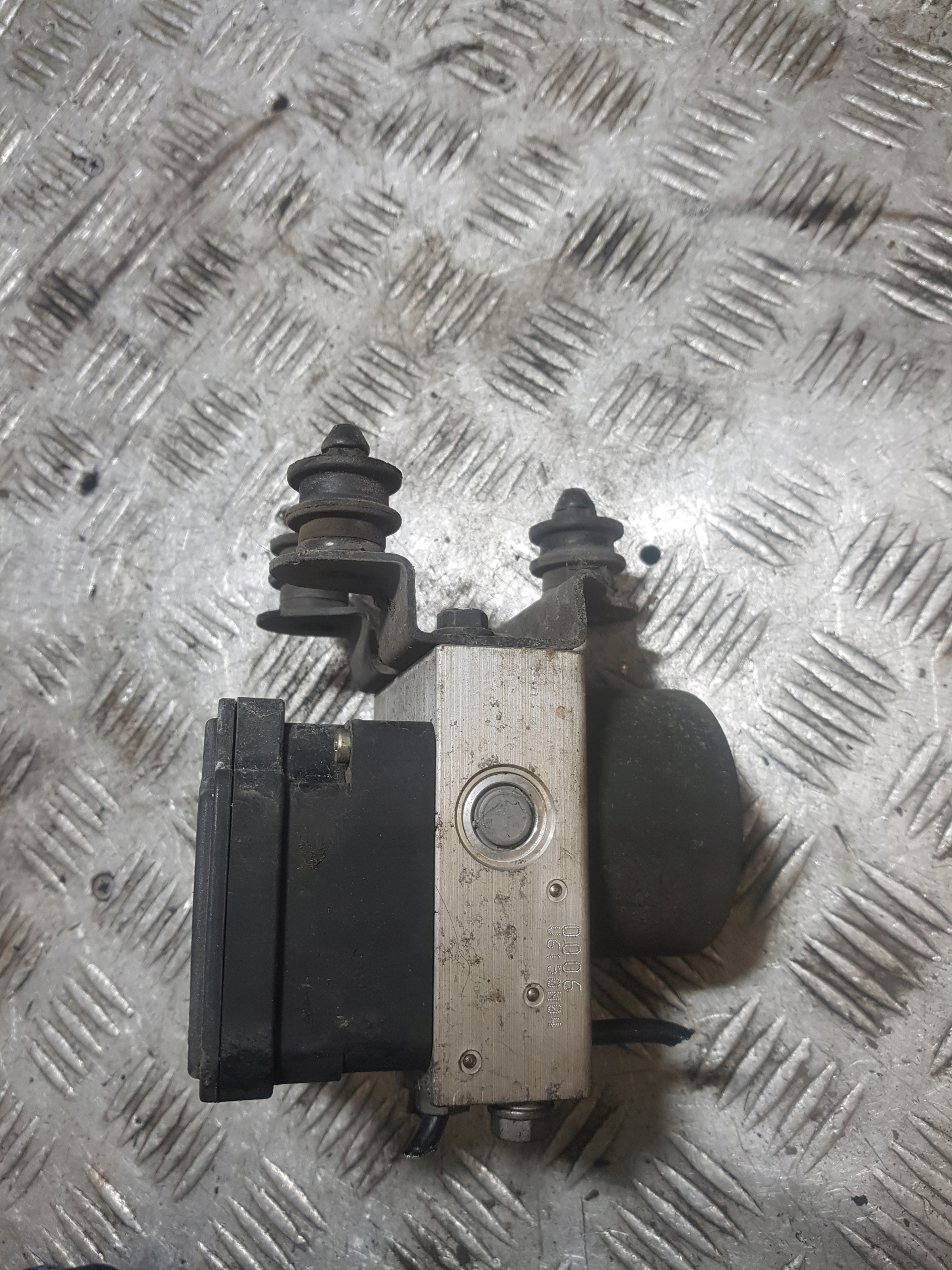 Pompa ABS VOLKSWAGEN CADDY 3 1.9 TDI 2K0907379A 2K0614117A