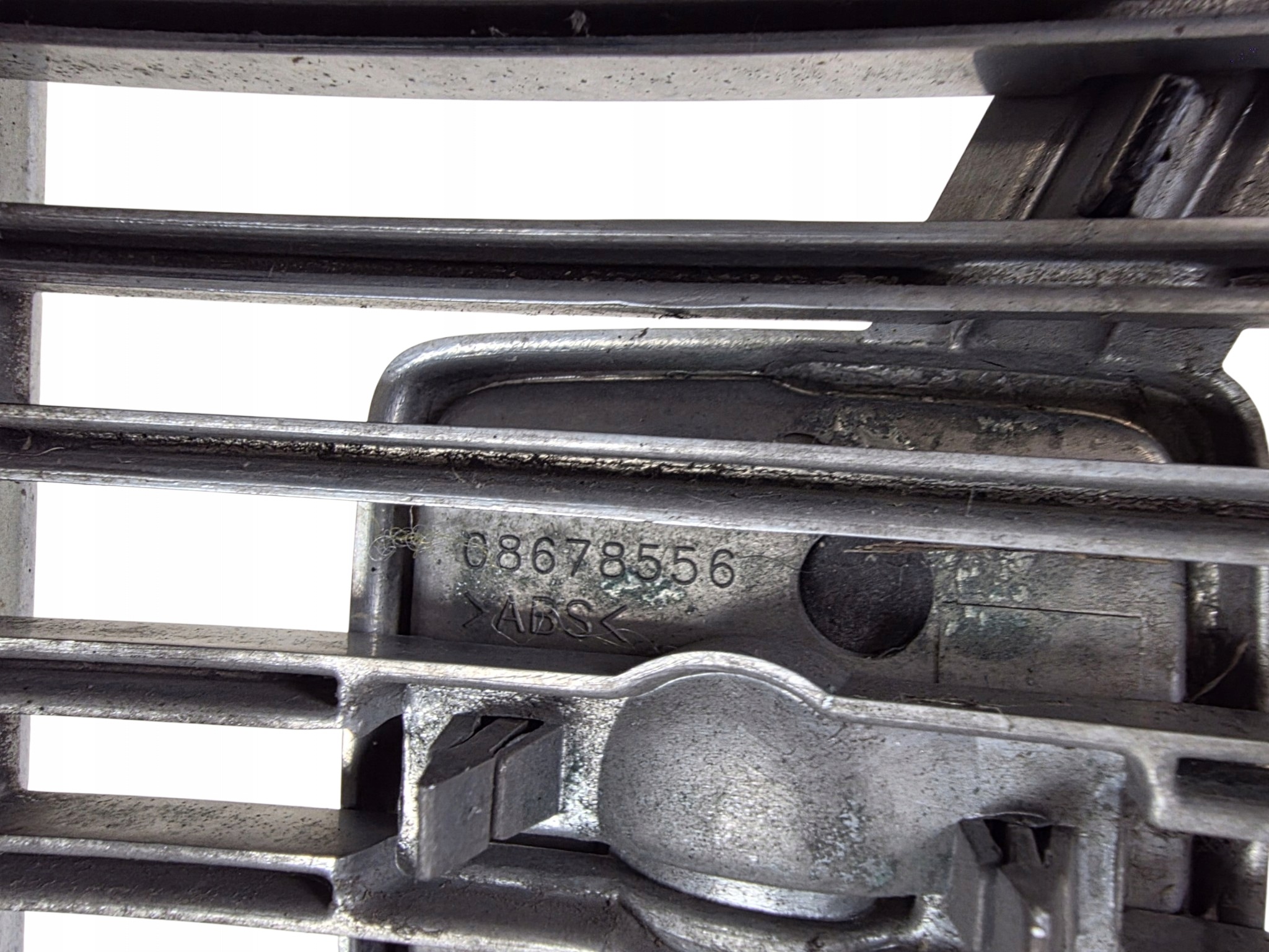 VOLVO V50 S40 II 04-07 grille complete original. 08678556