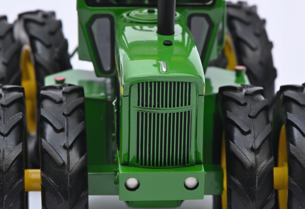 Model kolekcjonerski Ciągnika John Deere 7520 1:32 Skala 1:32
