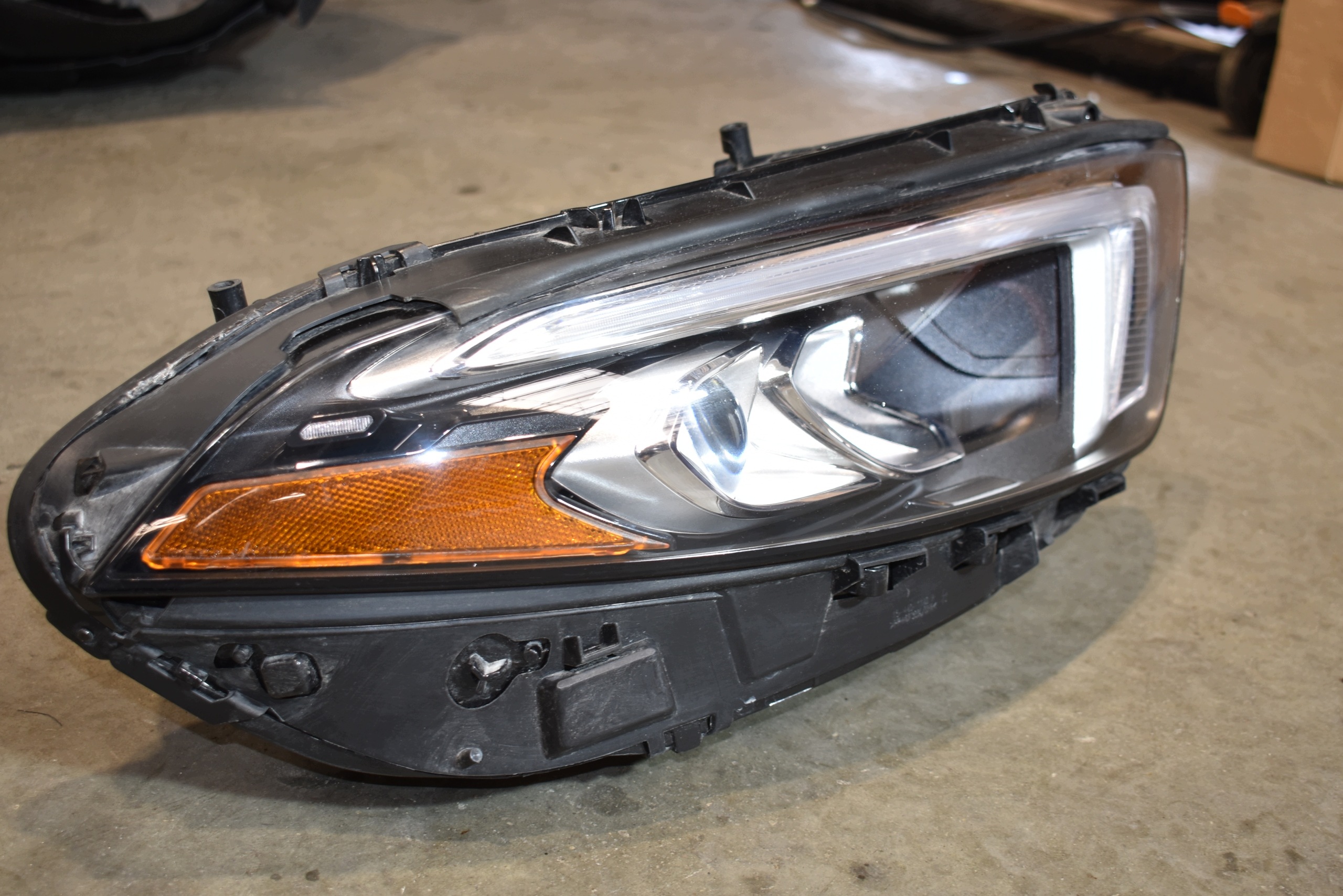 perfect condition light front front right + MODULY MERCEDES W177 A1779064205 1