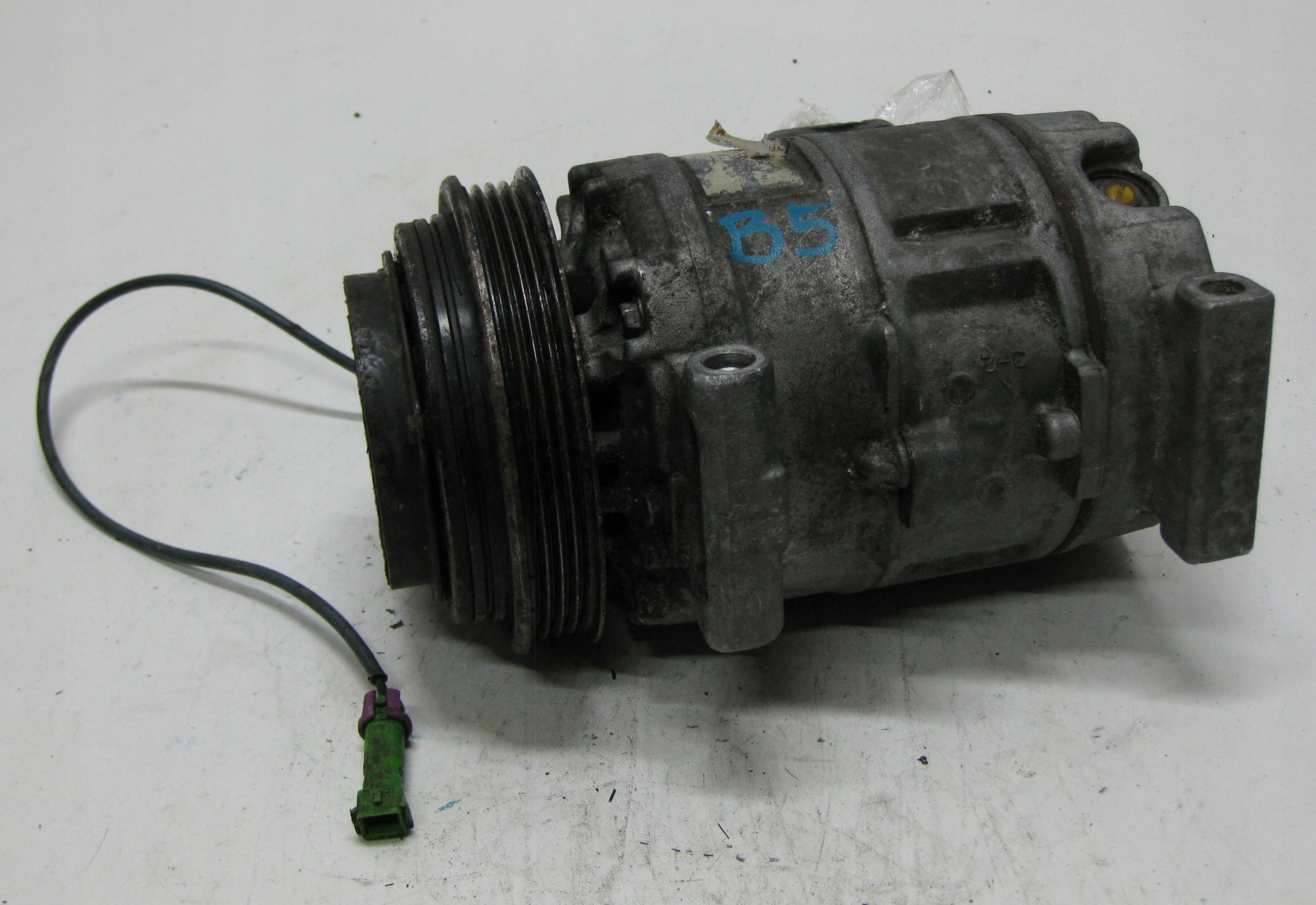 AUDI A4 B5 AVANT compressor compressor; of the air conditioning 4B0260805C
