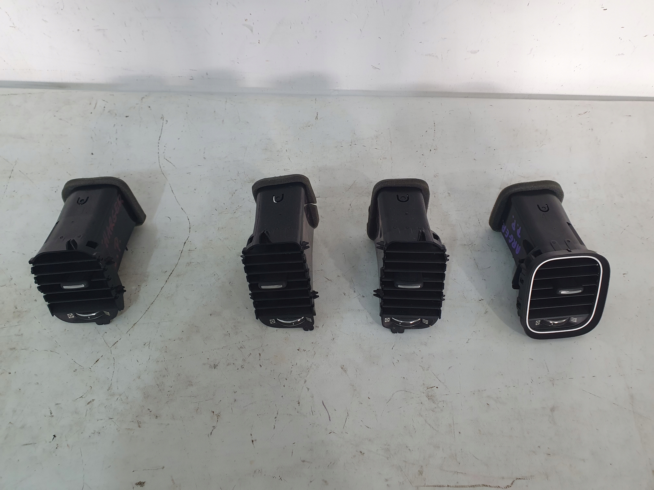 DODGE CHARGER 2019 - Bouche aération tableau bord Console du tableau de bord Bouches buses
