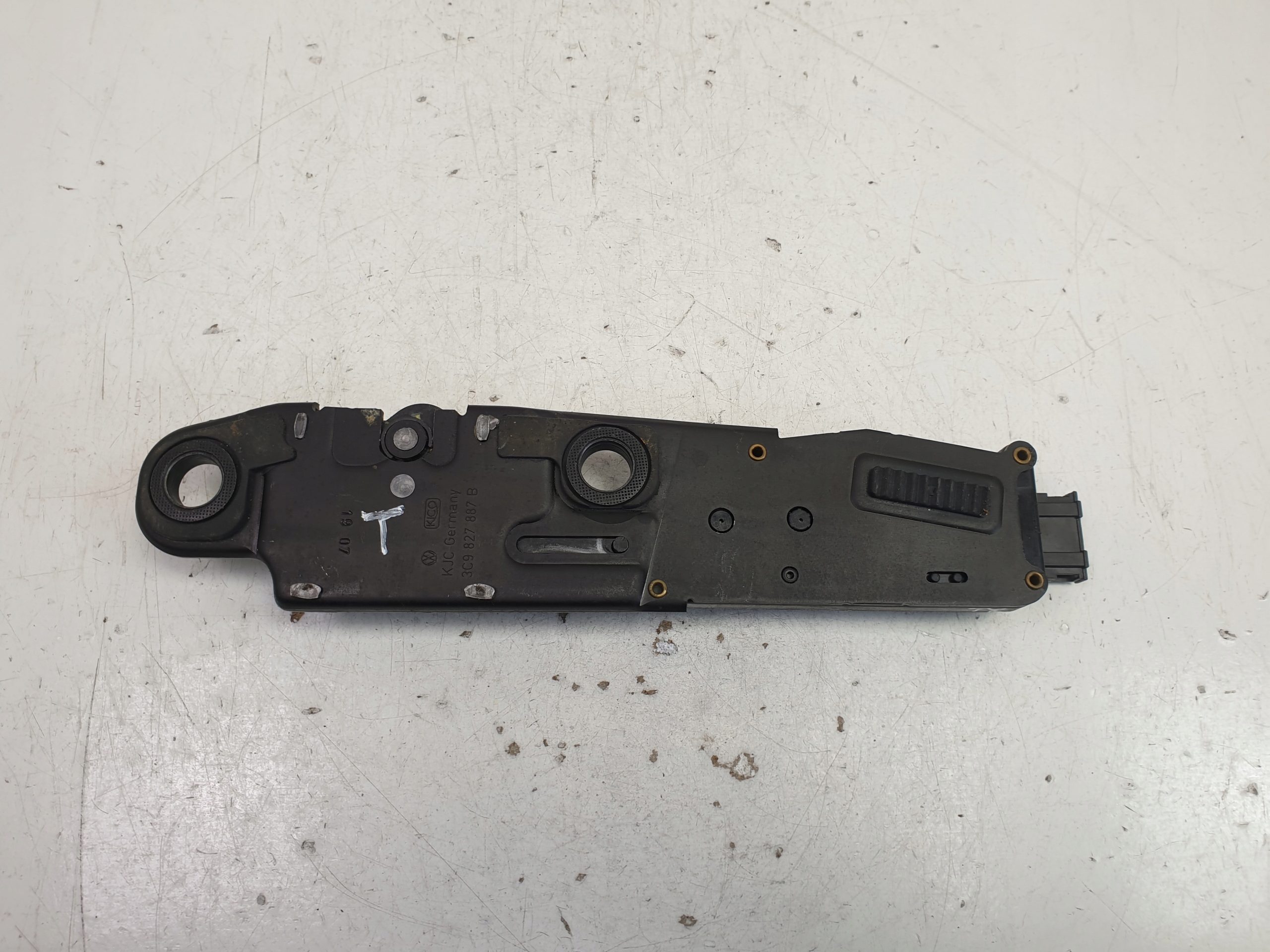 3C9827887B - VW Passat B6 Універсал замок кришки багажника