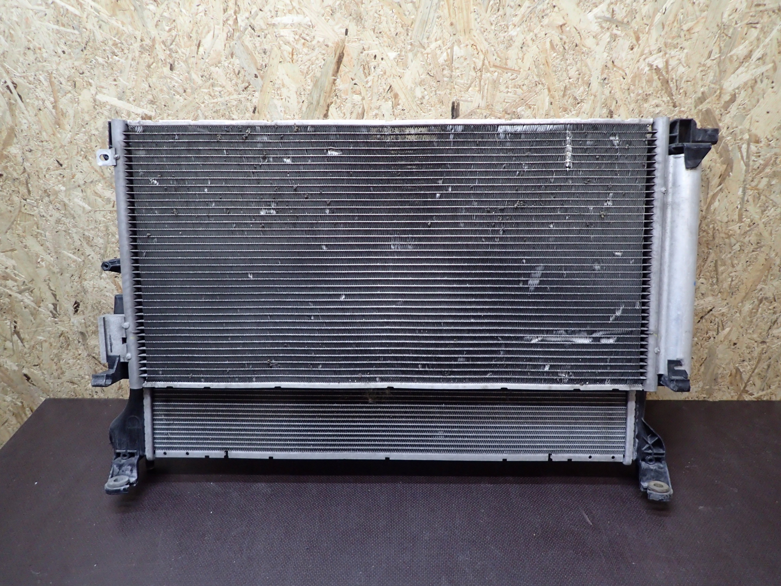 Fiat OE 422136228 радіатор воду