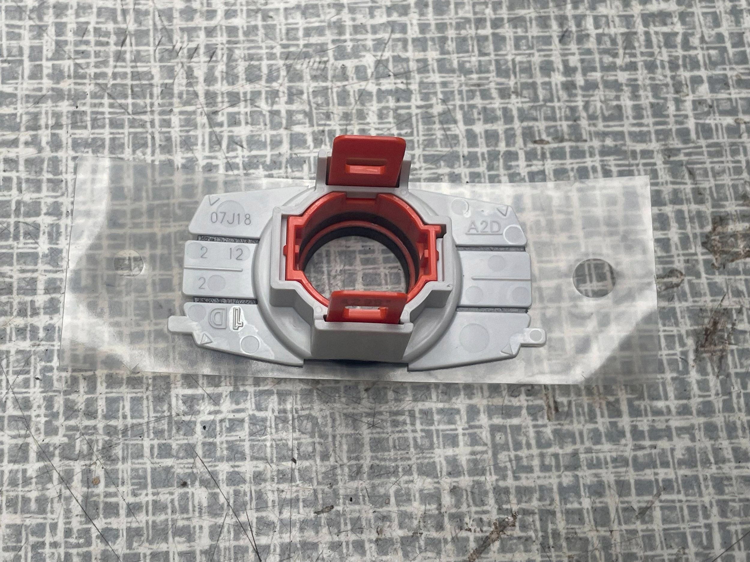 bracket of the sensor PDC TOYOTA 8934878120C2 @A