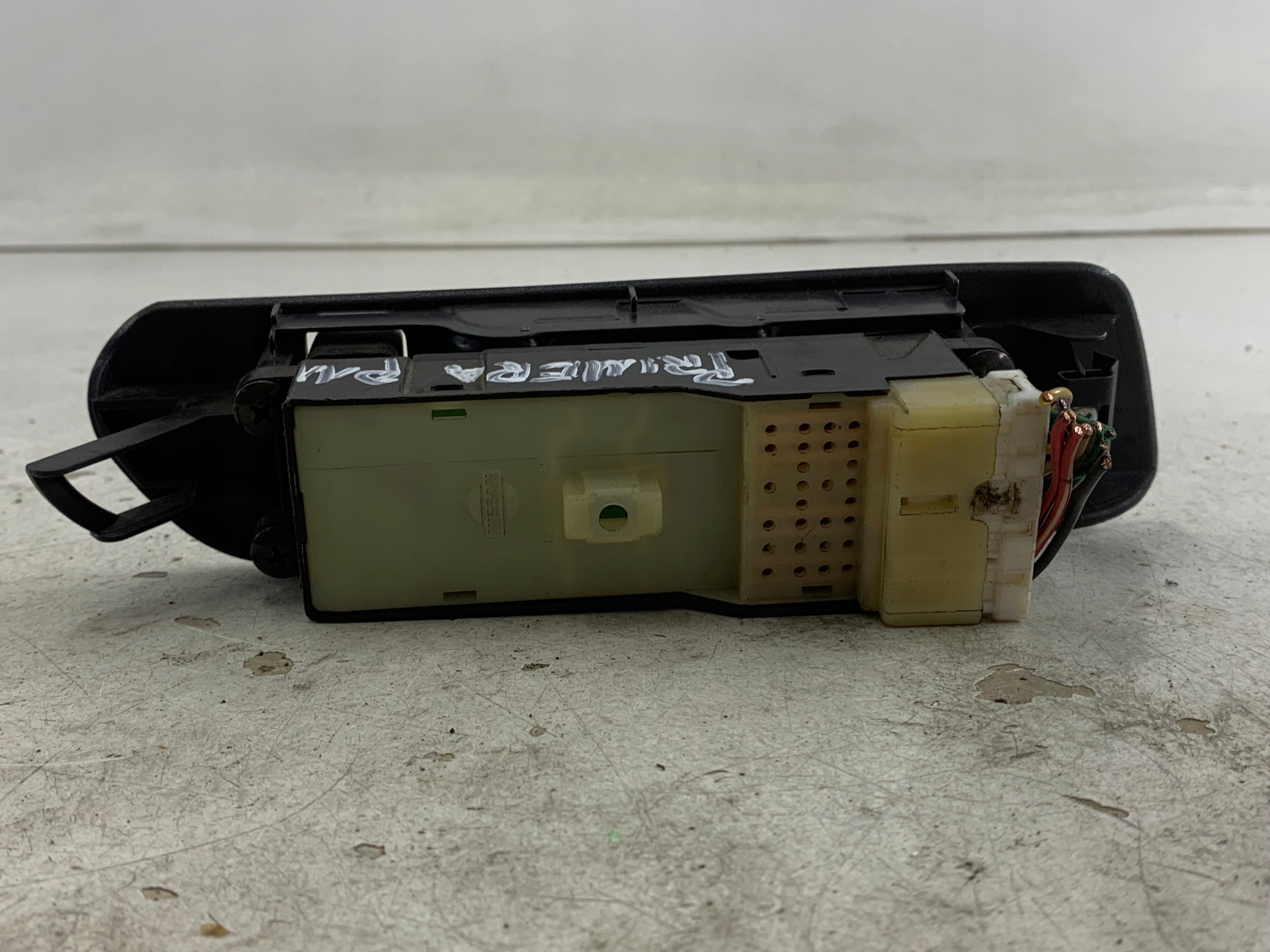 NISSAN PRIMERA P11 PANEL okna levý předek
