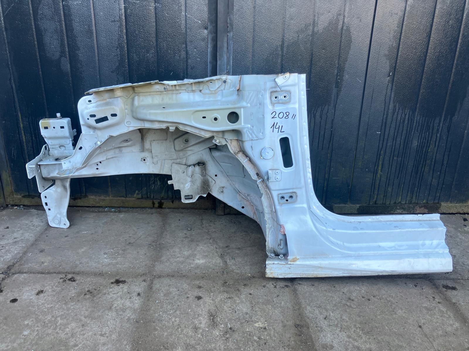 quarter quarter threshold left front PEUGEOT 208 II