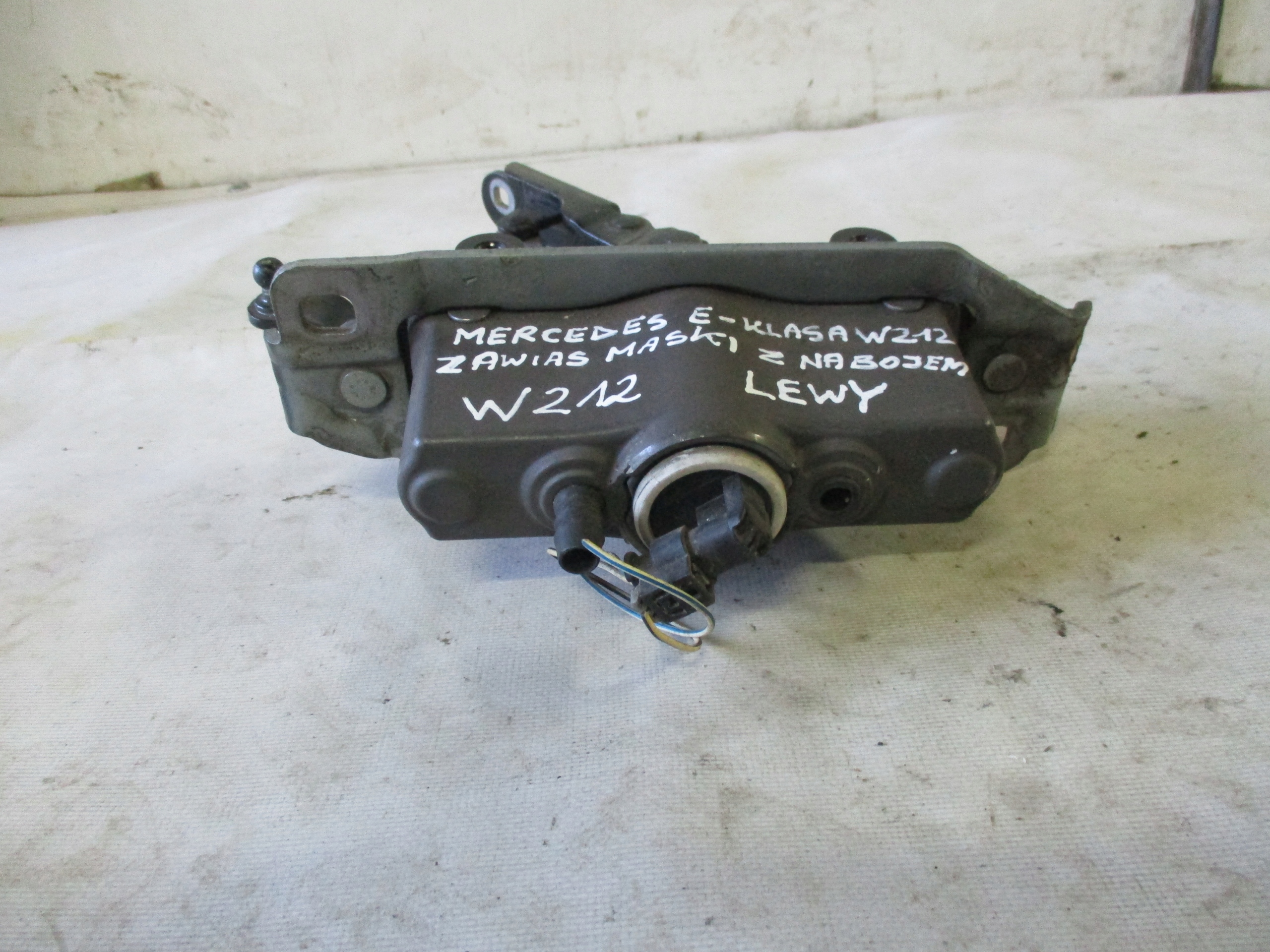 hinge bonnets left Mercedes E- Klasa W 212
