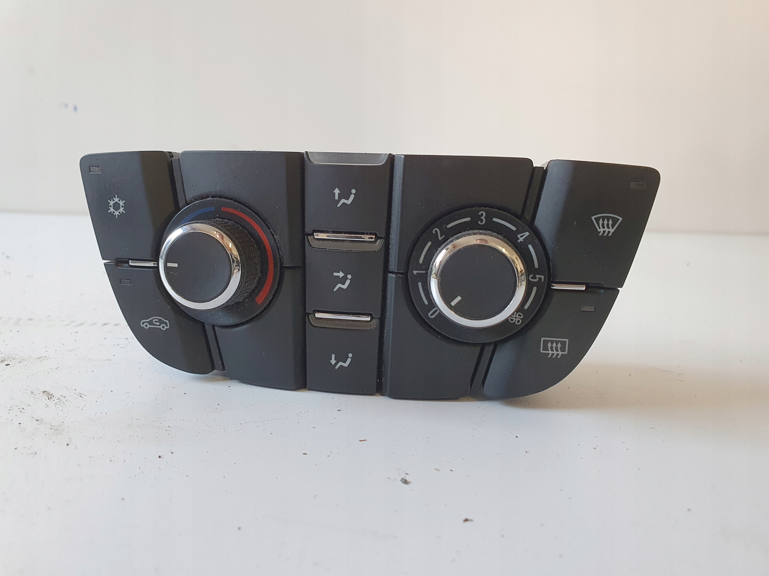 OPEL ASTRA J MERIVA B Unite commande clima 13360099