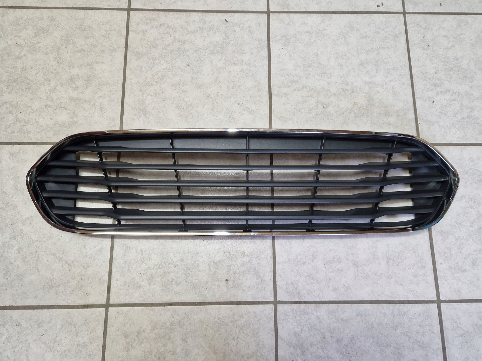 GRILLE FORD TRANSIT COURIER LIFT 2018R->