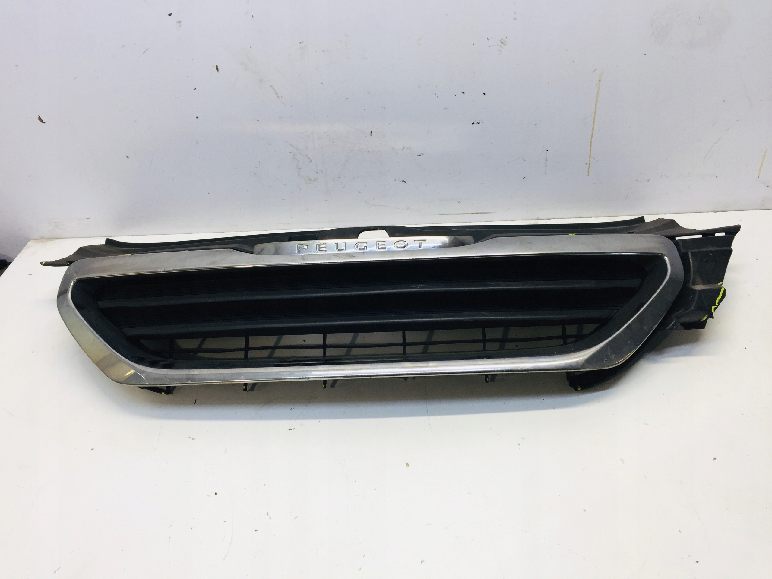 РЕШІТКА РАДІАТОРА БАМПЕР ХРОМ PEUGEOT 2008 2015R