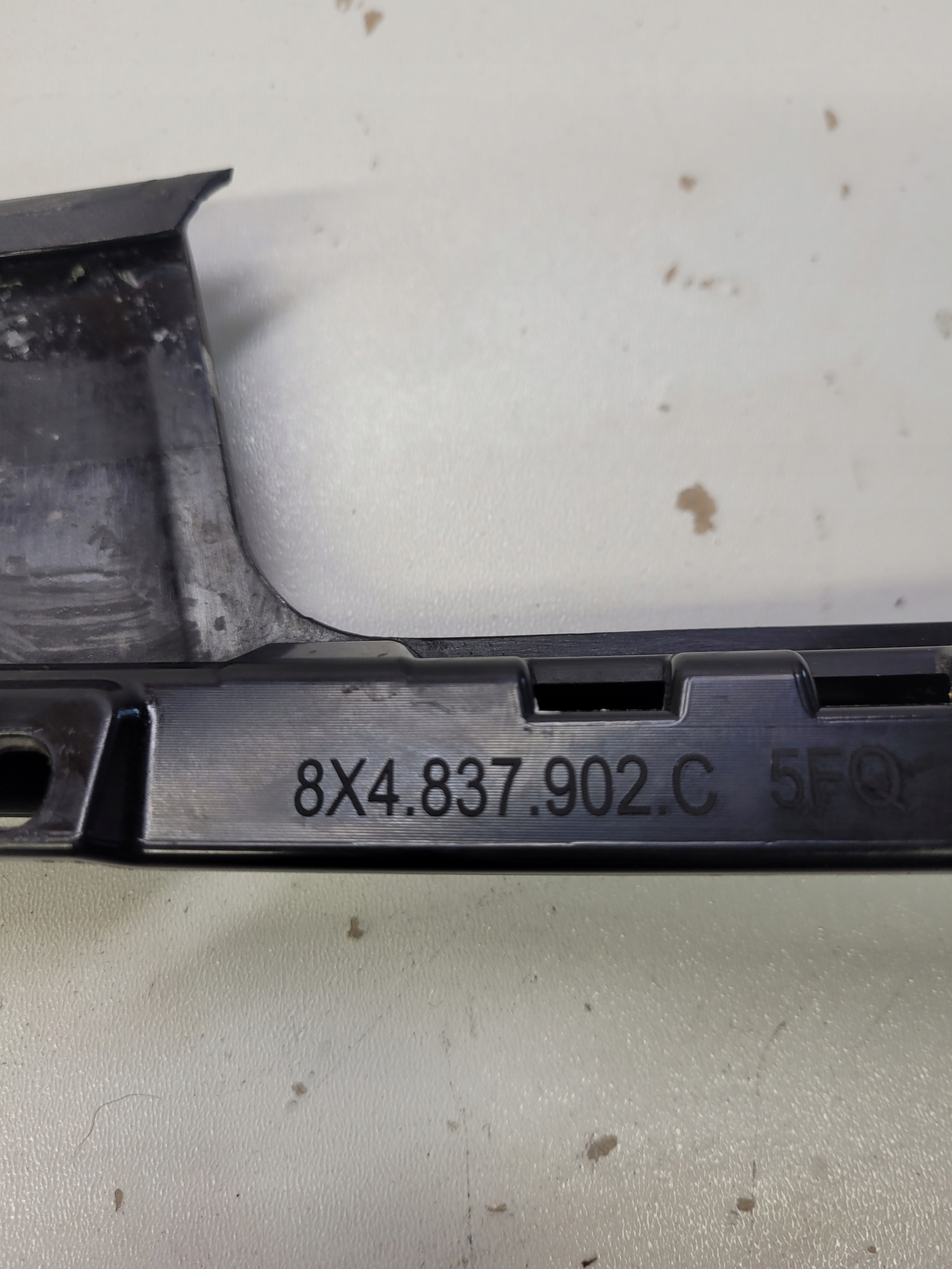 cap cover SLUPKA PP AUDI A1 8X4837902C 5-D