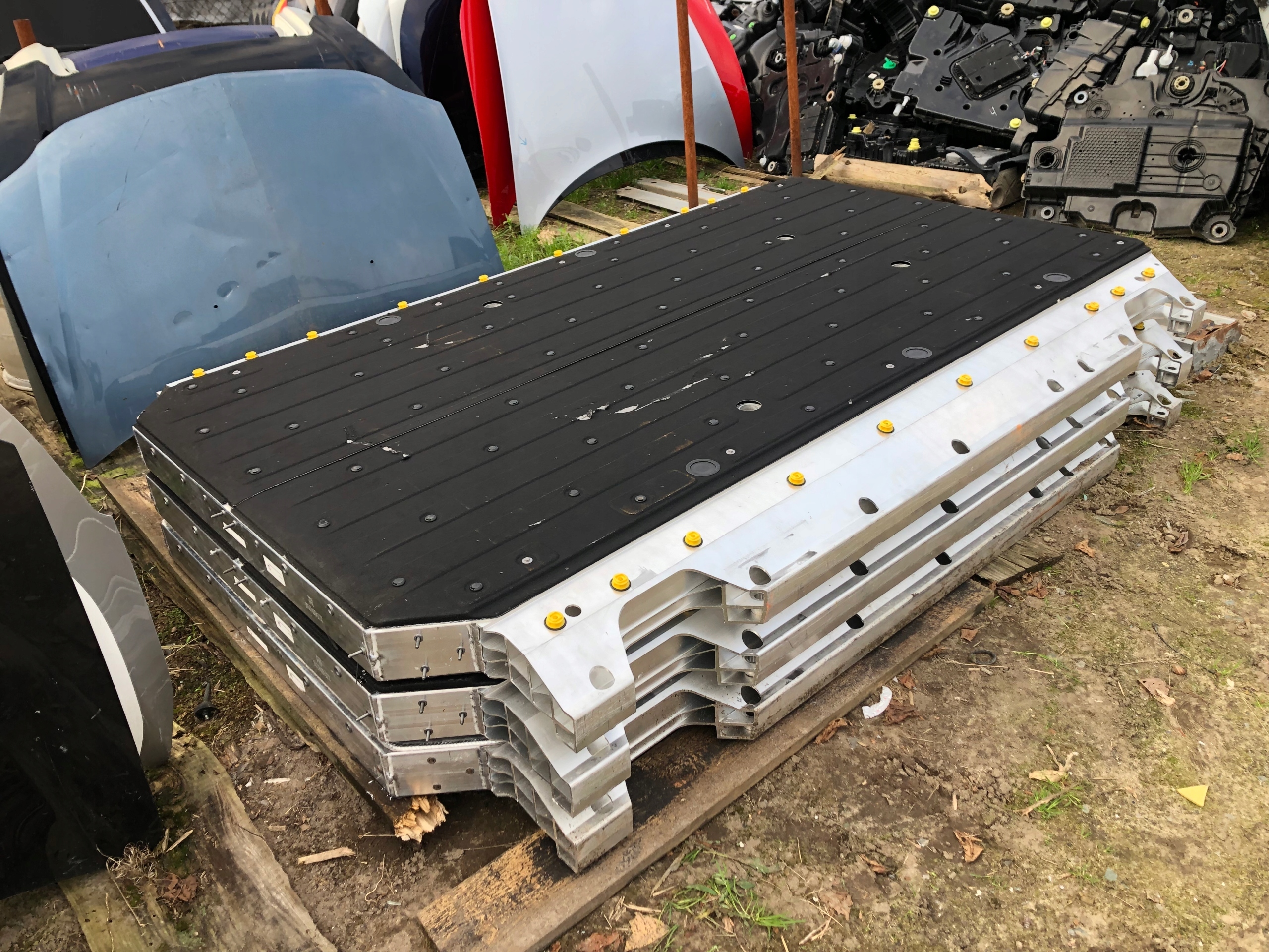 Mercedes EQC 293 ALU Rama abdeckung BODEN-