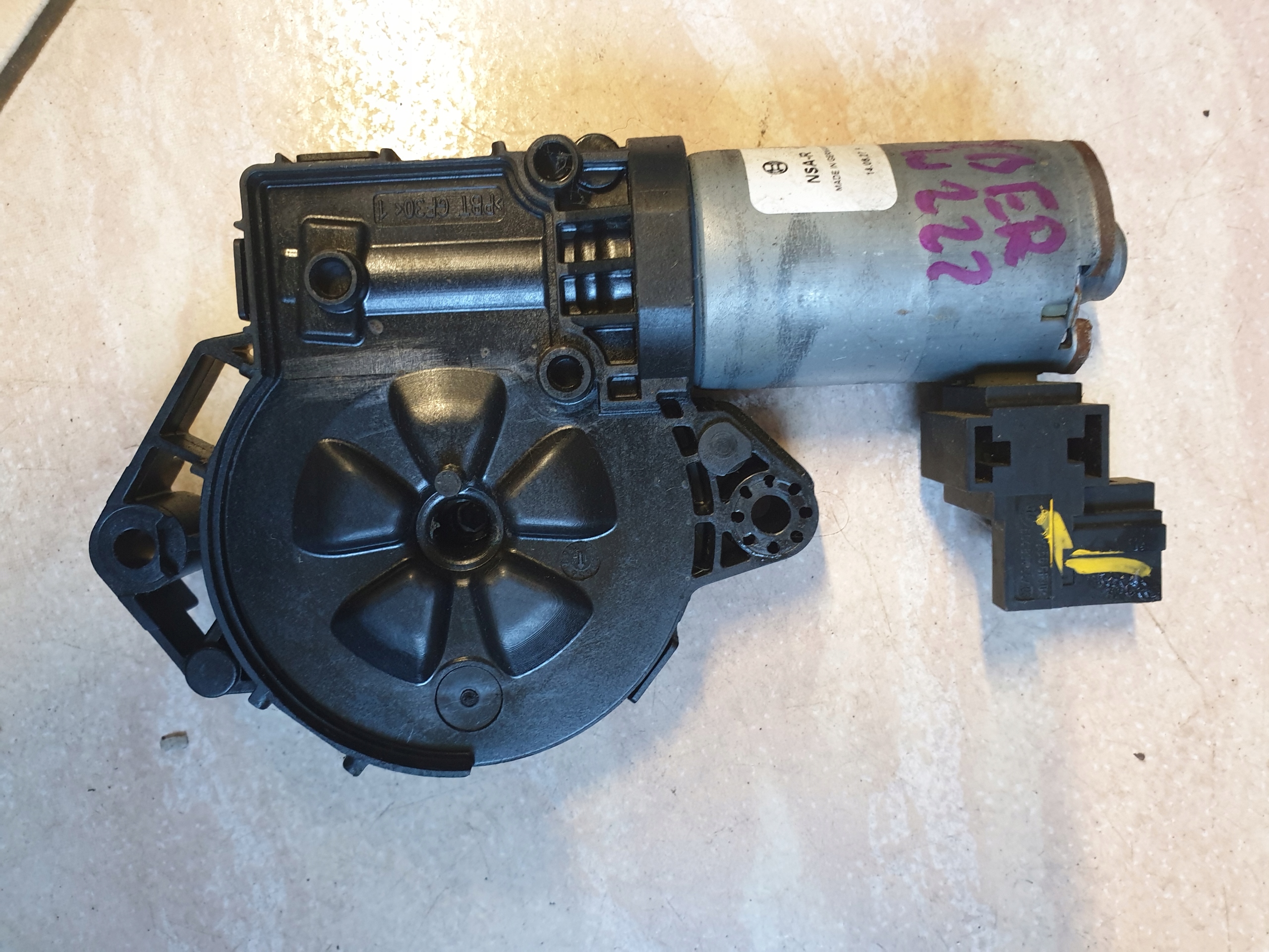 Мотор окна крыши 0390200101 Мерседес с В222