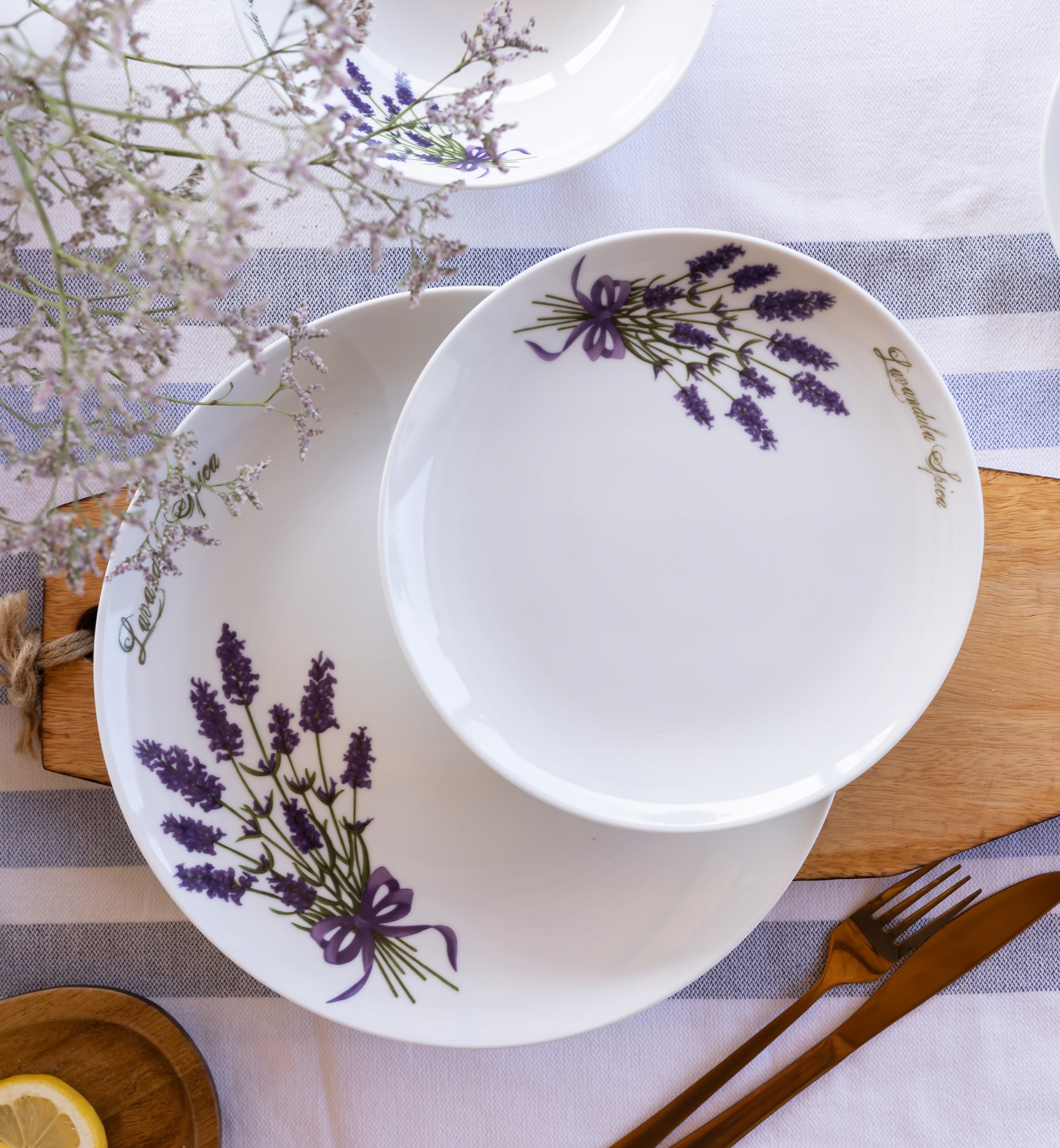 LUBIANA BOSS LAWENDA 5979 SERWIS OBIADOWY 18/6 EL Zawartość zestawu Talerz deserowy Talerz głęboki Talerz obiadowy