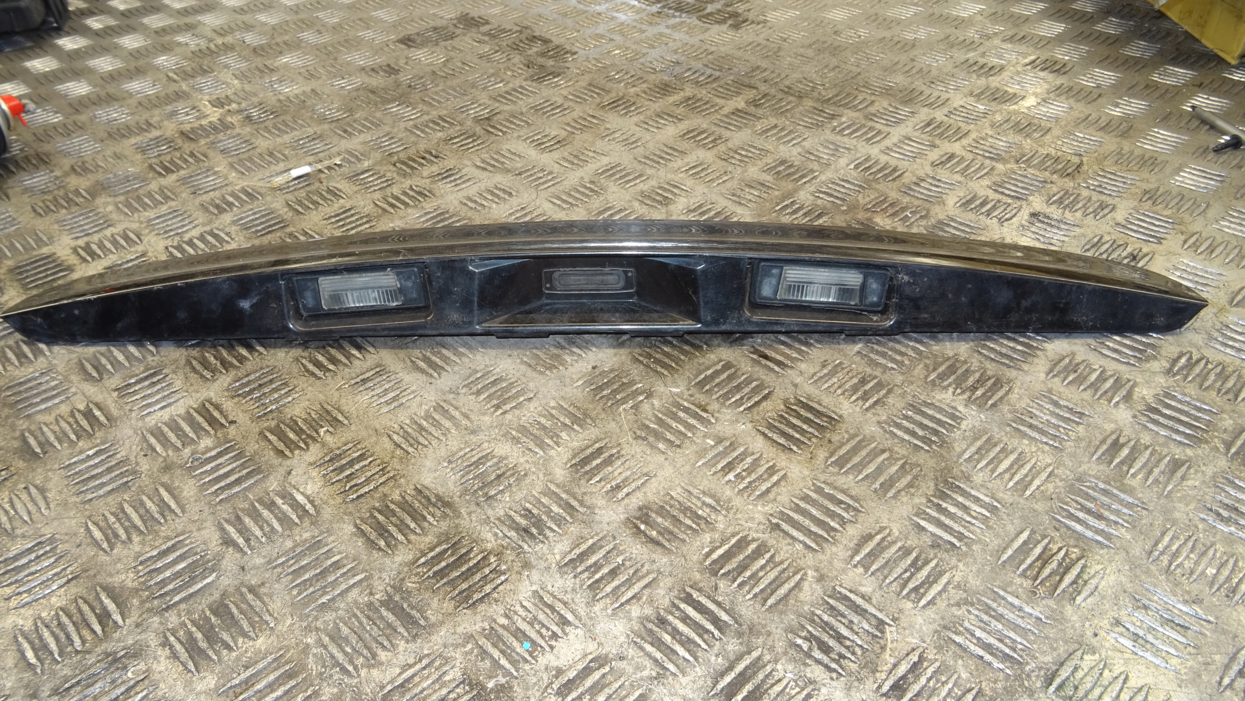 Для NISSAN QASHQAI и J10 06-13 BLENDA накладка закрылка задняя 90810JD0