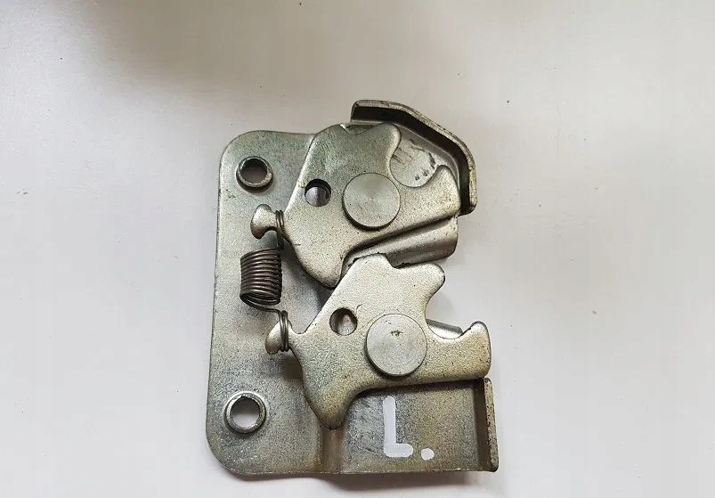 ЗАМОК ЗОВНІШНЬОГО ВІДСІКУ ЛІВИЙ DAF XF 106