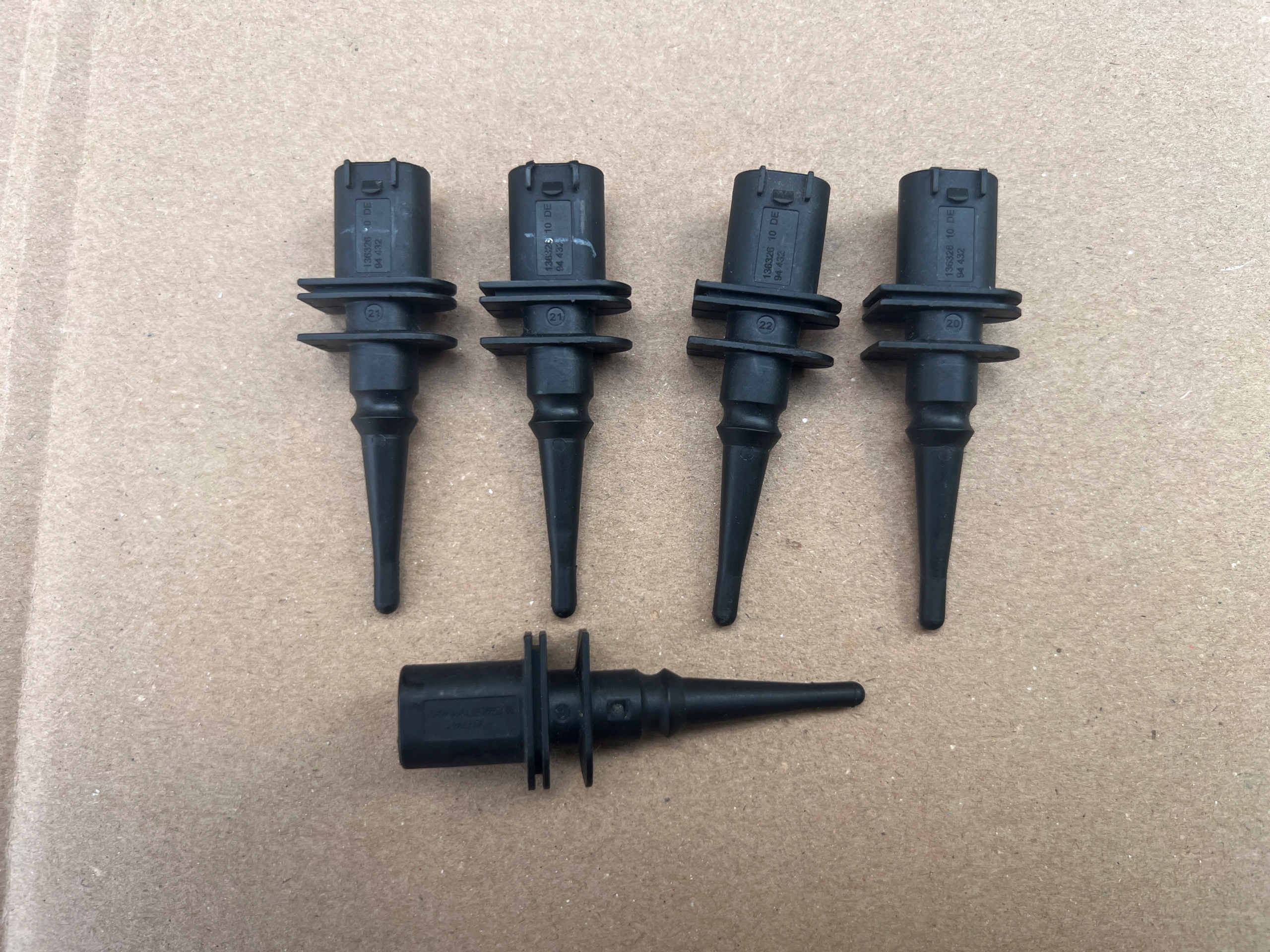 CZUJNIK TEMPERATURY ZEWNĘTRZNEJ BMW F40 F44 F48 Numer katalogowy części 65816936953-01 6581 6936953-01