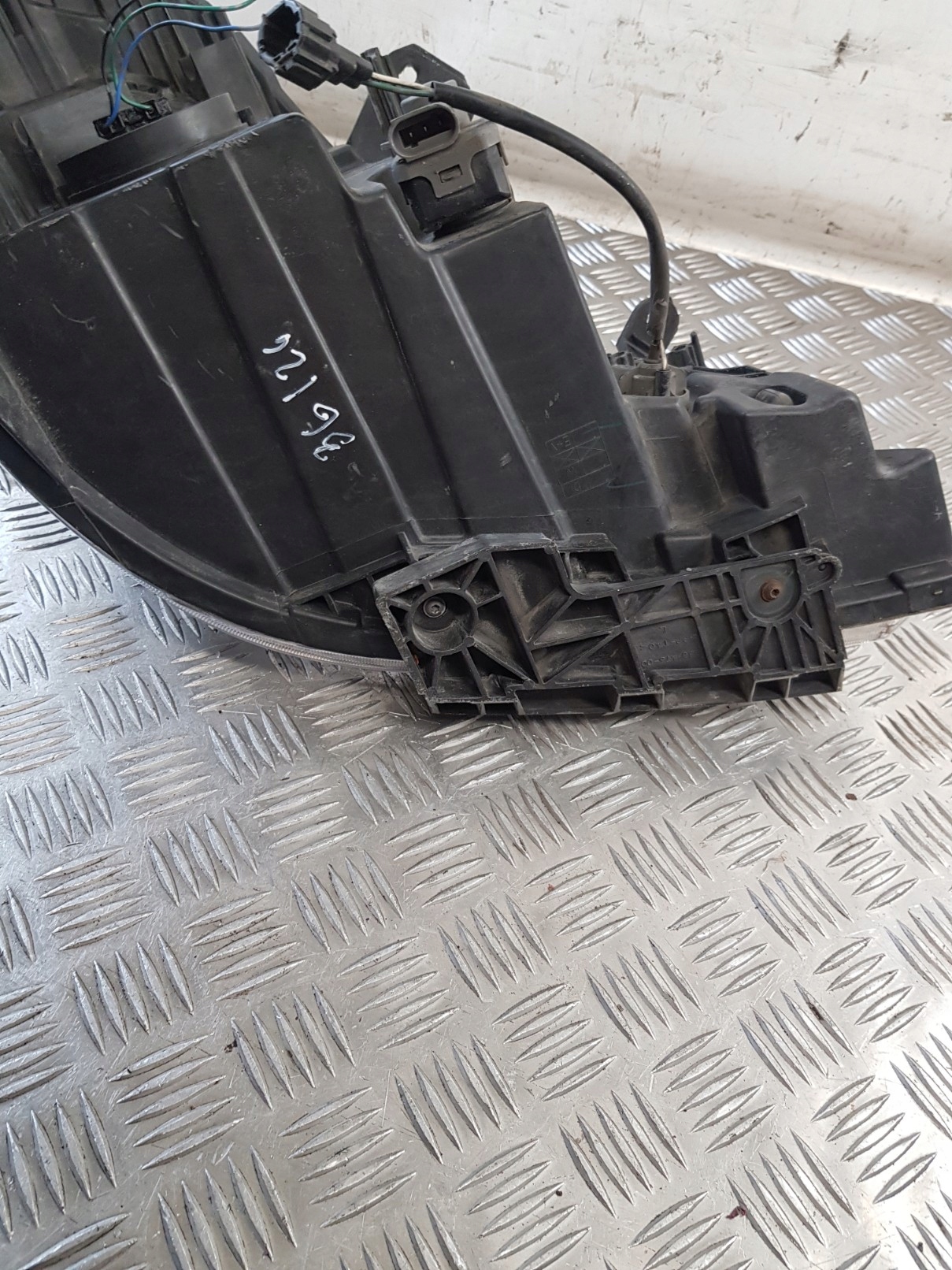 light left front 26060EM00A NISSAN TIIDA 07R- EUROPA
