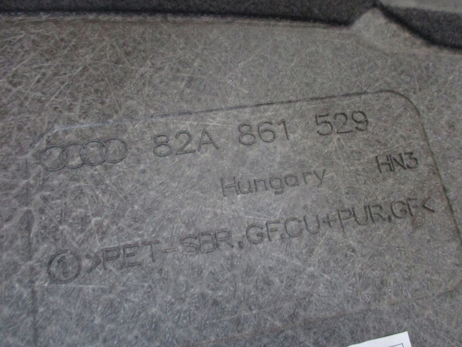 floor boot Audi A1 82A 82A861529