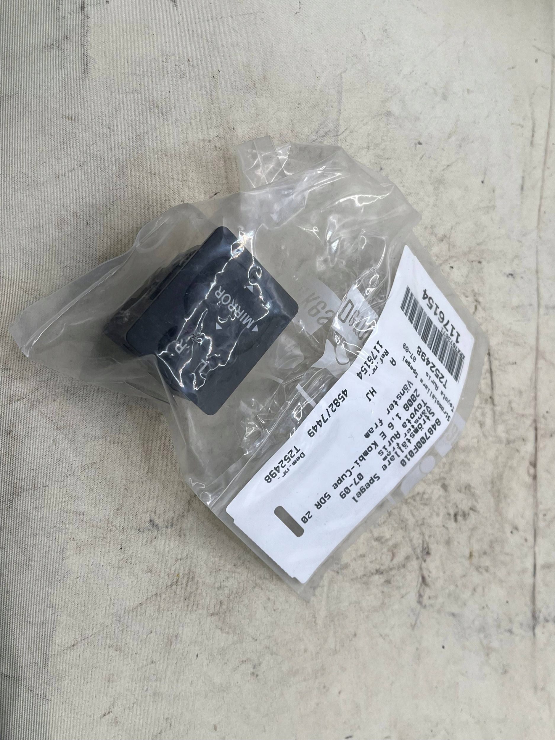 mirror control switch button TOYOTA YARIS (_P13_) 848700F010 31592392 !J